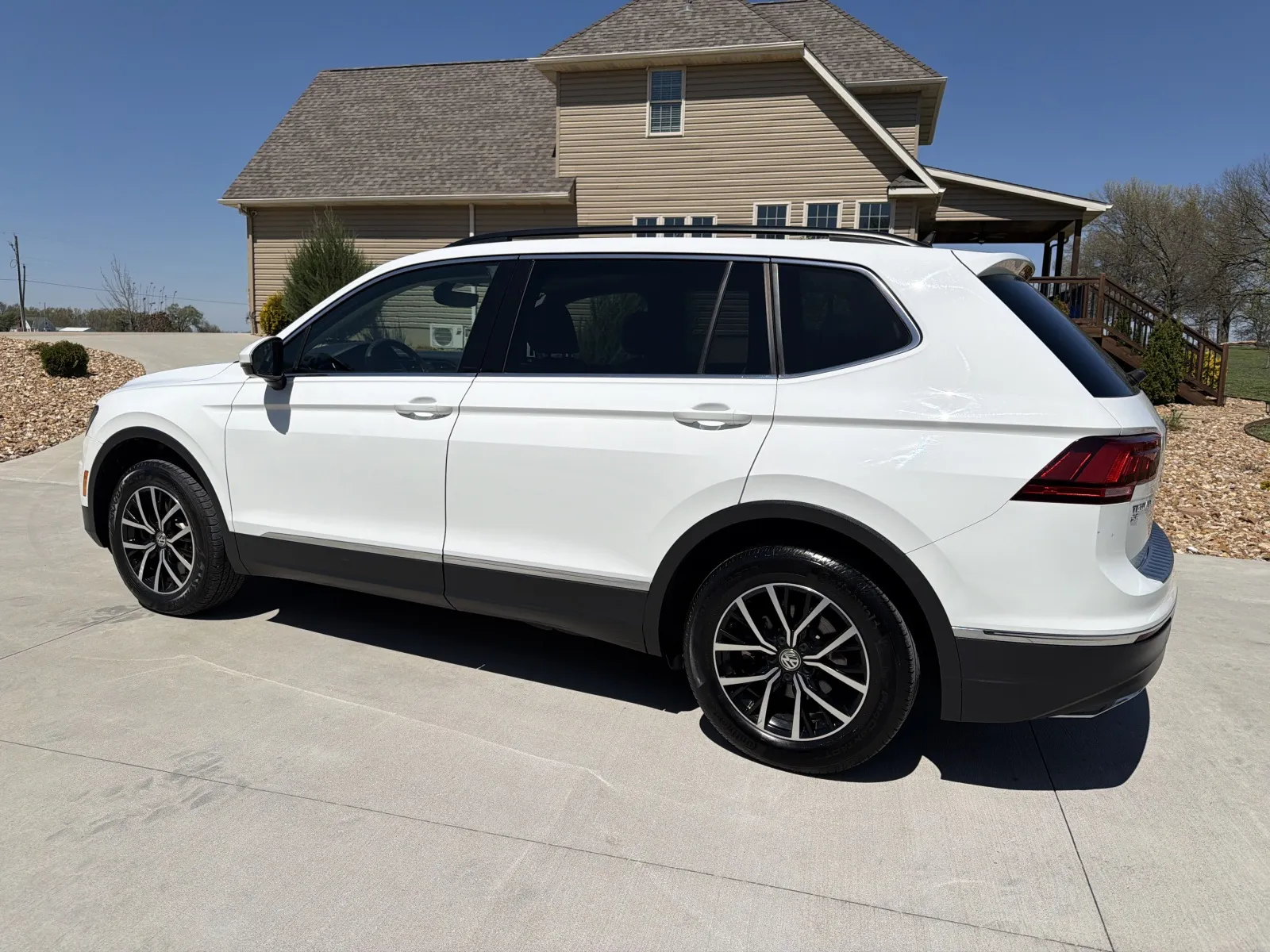 Another view of 2021 VOLKSWAGEN TIGUAN SE for sale in Clinton, MO at Banks Motors LLC