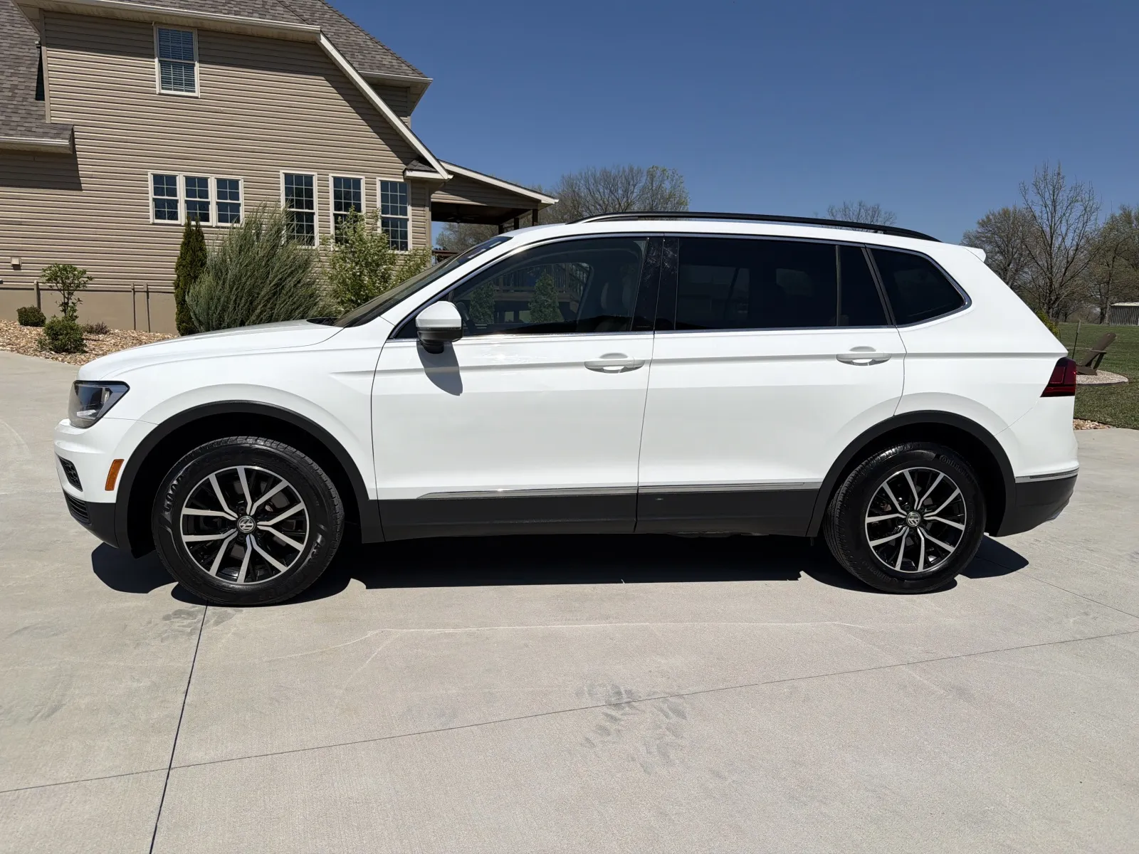 Photos of 2021 VOLKSWAGEN TIGUAN SE for sale in Clinton, MO at Banks Motors LLC