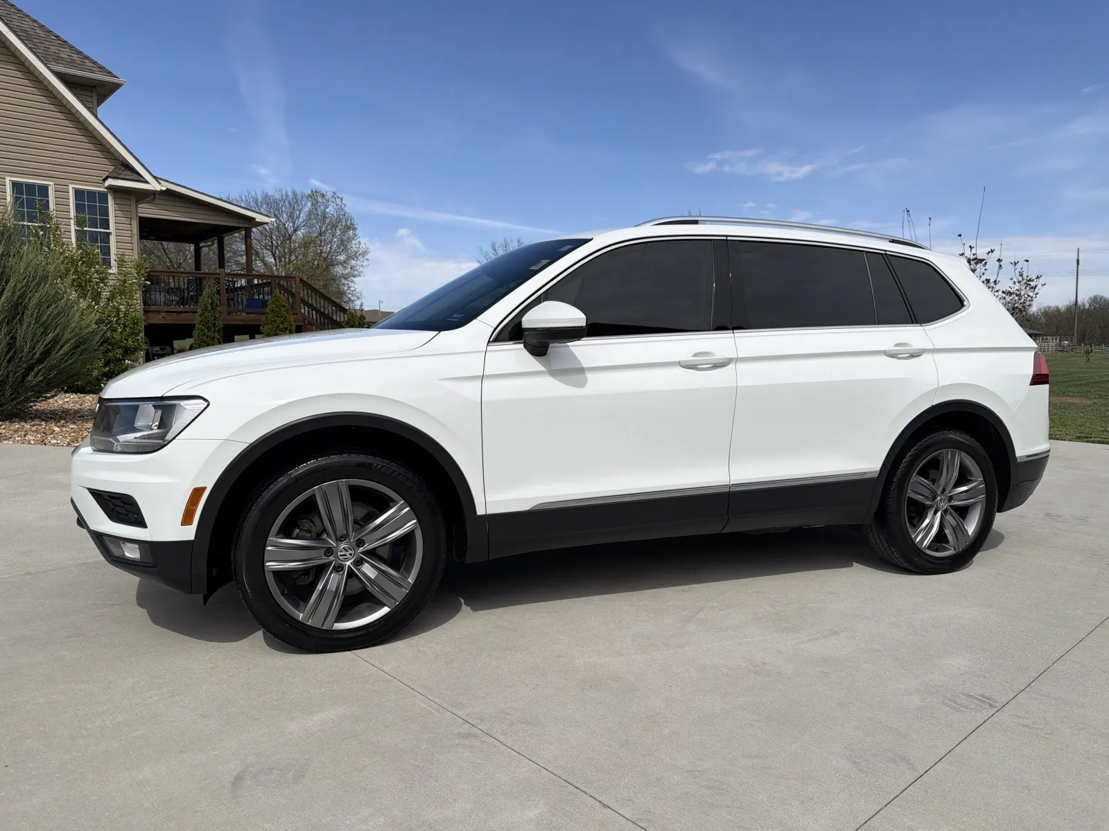 White 2021 VOLKSWAGEN TIGUAN SE for sale in Clinton, MO