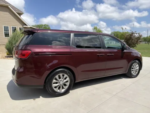 More photos of 2020 KIA SEDONA LX at Banks Motors LLC, MO