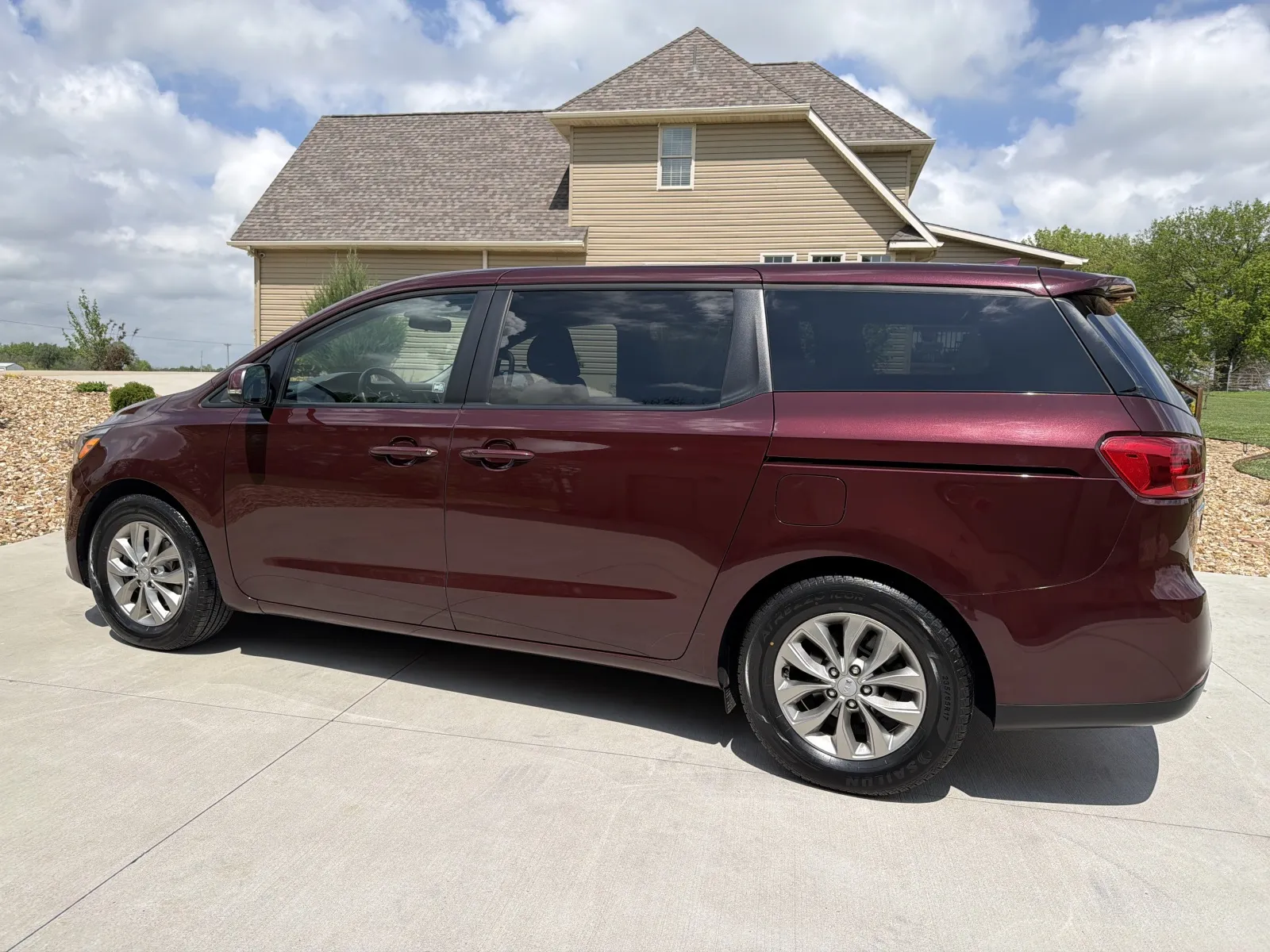 Another view of 2020 KIA SEDONA LX for sale in Clinton, MO at Banks Motors LLC