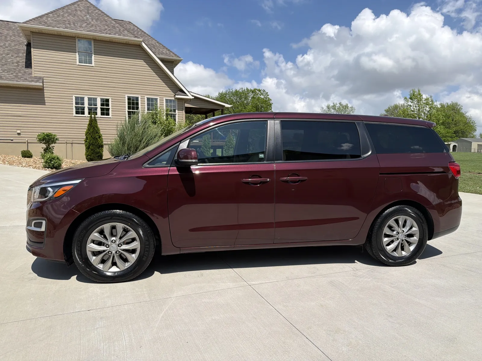 Photos of 2020 KIA SEDONA LX for sale in Clinton, MO at Banks Motors LLC