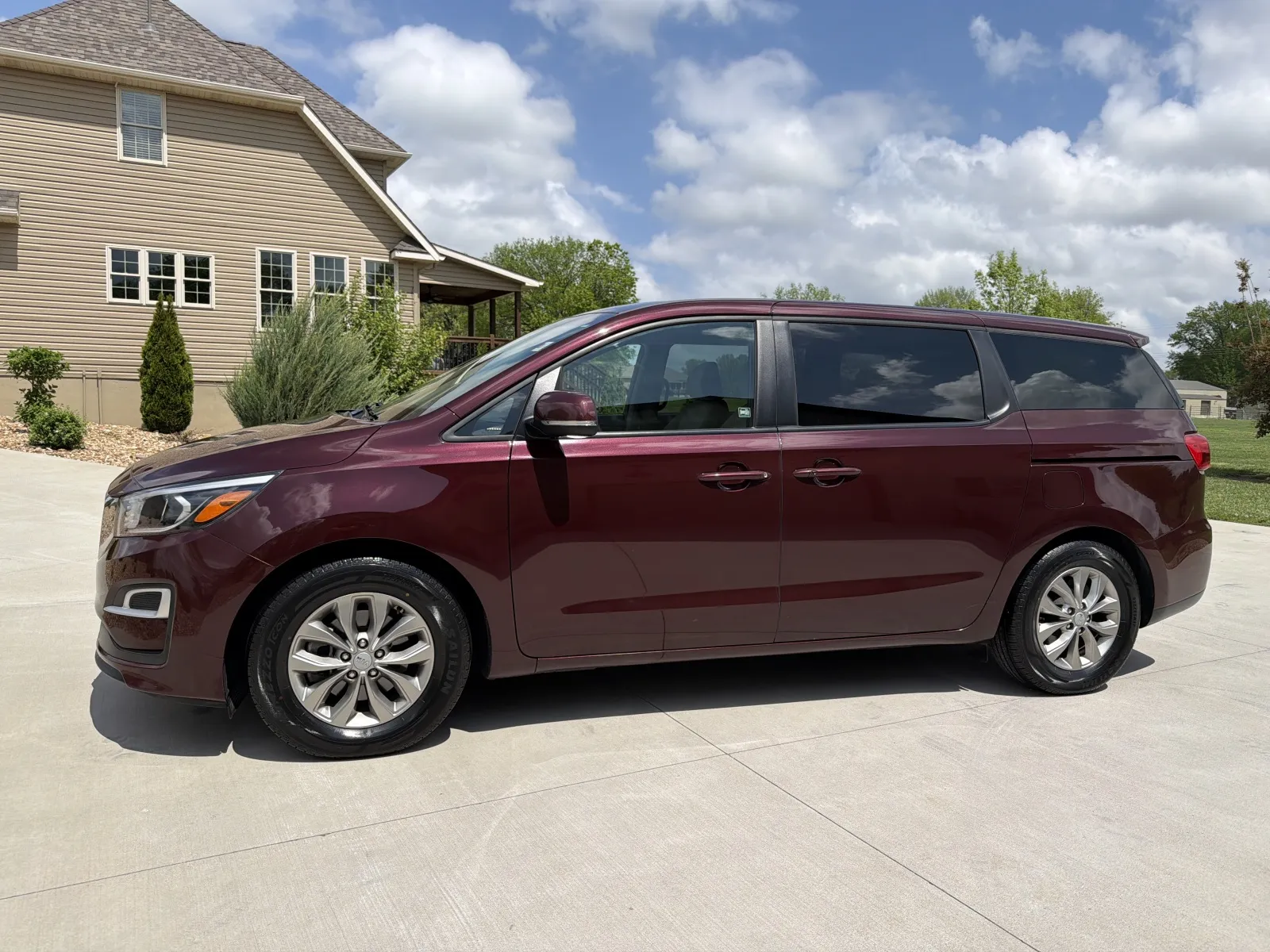Red 2020 KIA SEDONA LX for sale in Clinton, MO