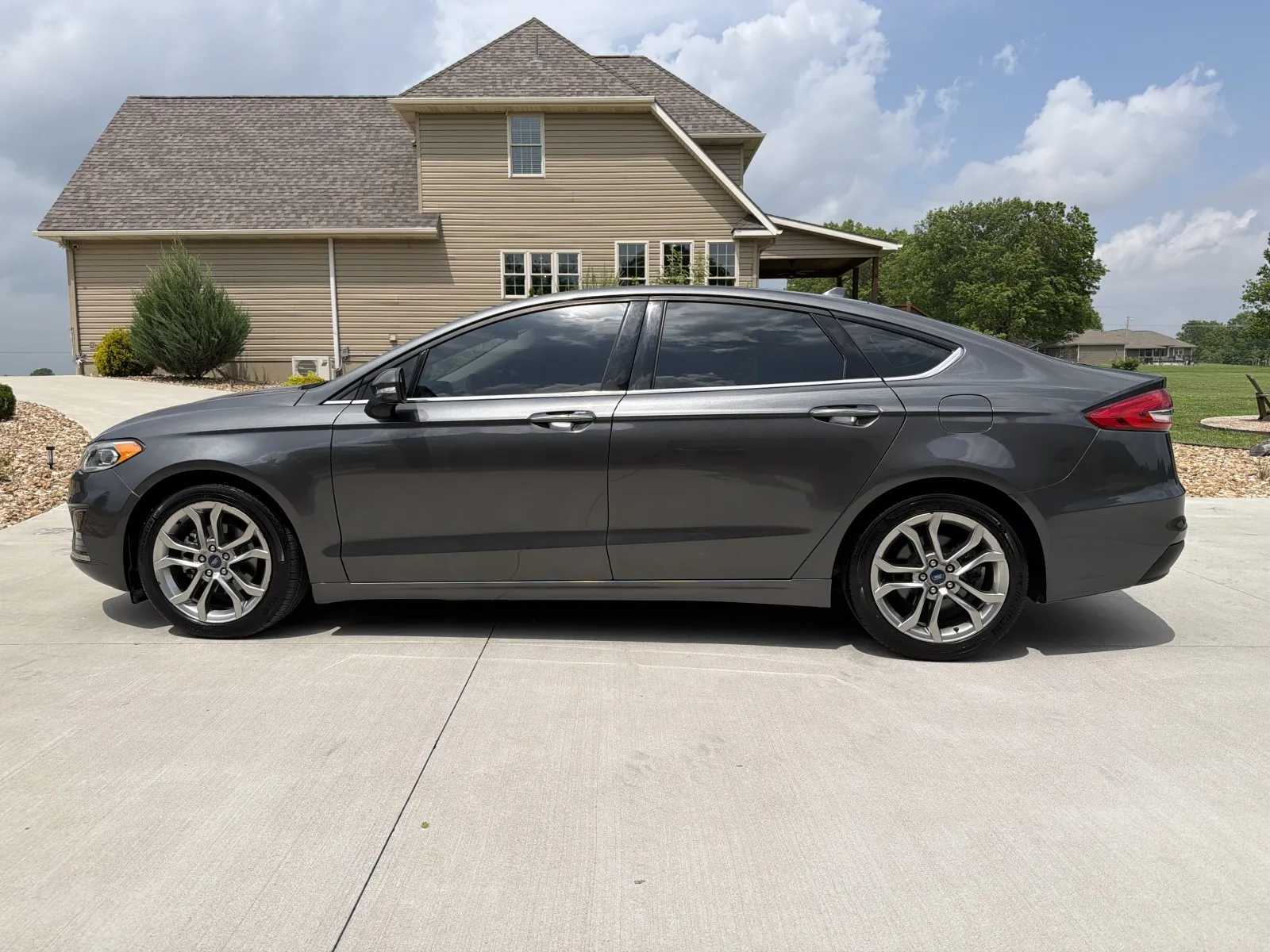Photos of 2020 FORD FUSION SEL for sale in Clinton, MO at Banks Motors LLC