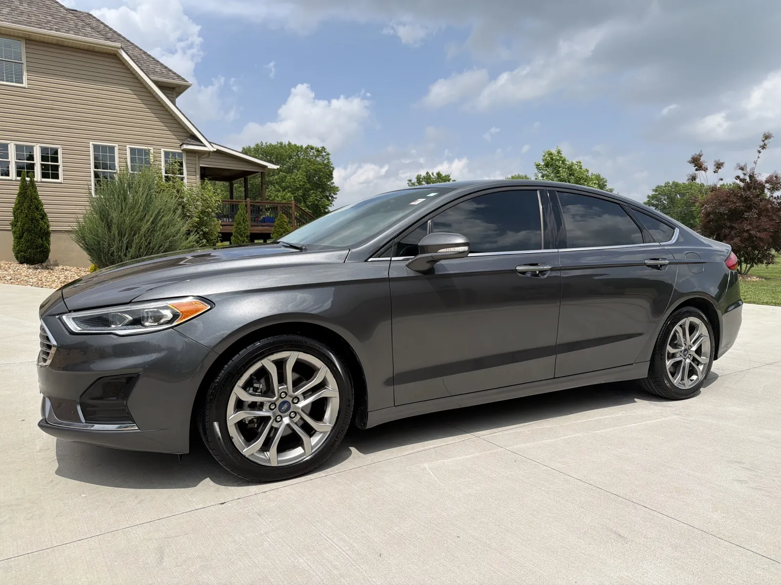 Gray 2020 FORD FUSION SEL for sale in Clinton, MO