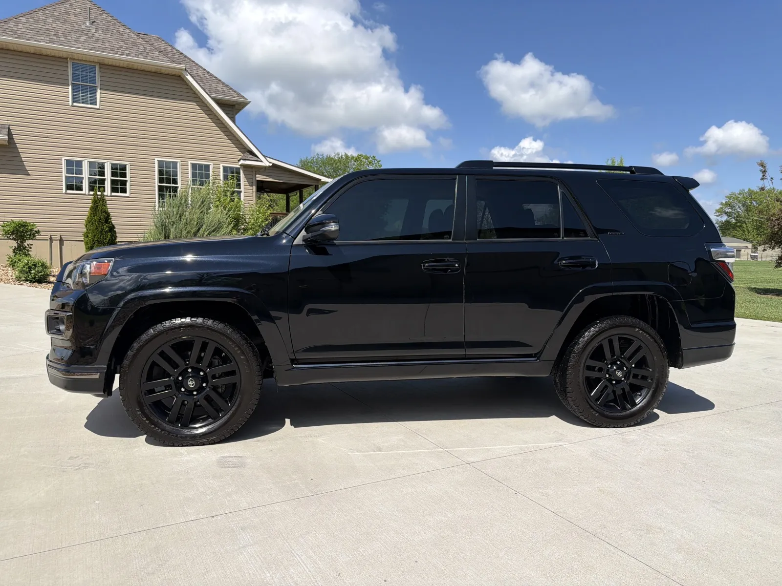 Photos of 2020 TOYOTA 4RUNNER SR5/SR5 PREMIUM for sale in Clinton, MO at Banks Motors LLC