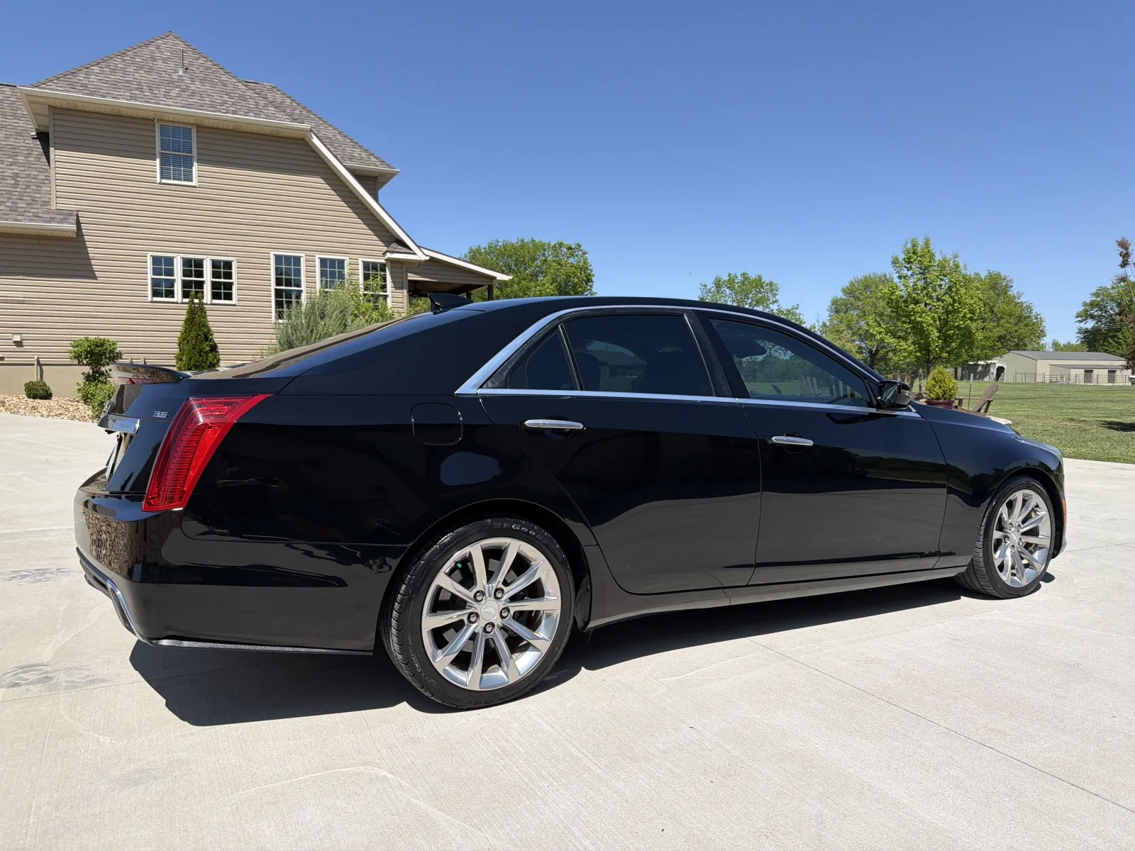 More photos of 2018 CADILLAC CTS LUXURY at Banks Motors LLC, MO