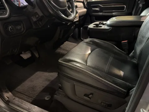 More photos of 2022 RAM 2500 LARAMIE at Banks Motors LLC, MO