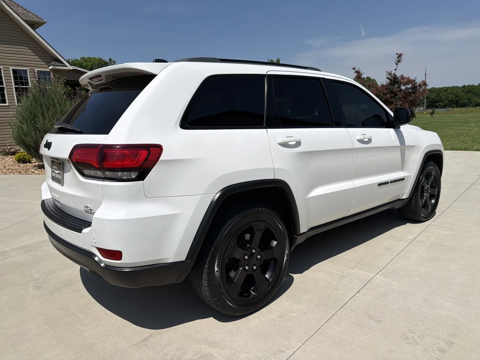 More photos of 2019 JEEP GRAND CHEROKEE LAREDO at Banks Motors LLC, MO
