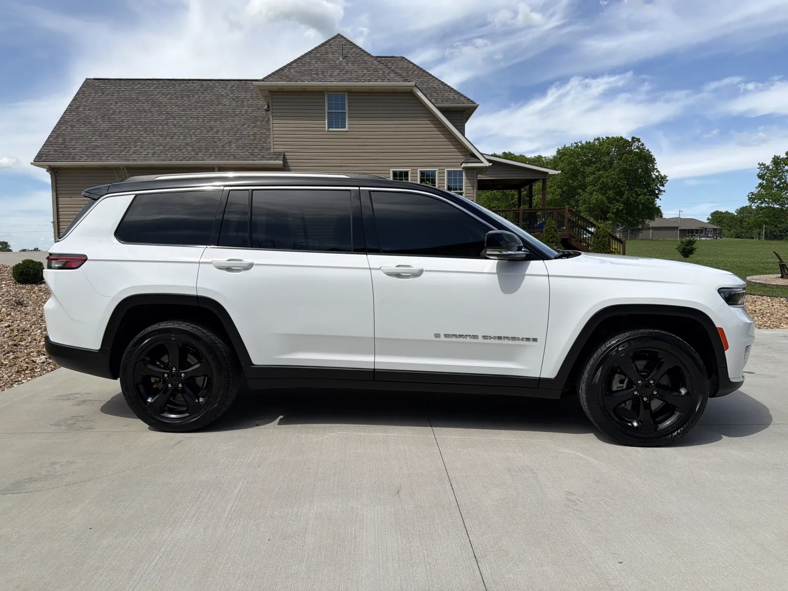 More photos of 2021 JEEP GRAND CHEROKEE L LIMITED at Banks Motors LLC, MO