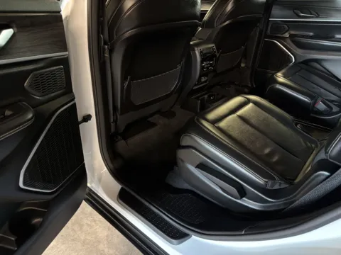 More photos of 2021 JEEP GRAND CHEROKEE L LIMITED at Banks Motors LLC, MO