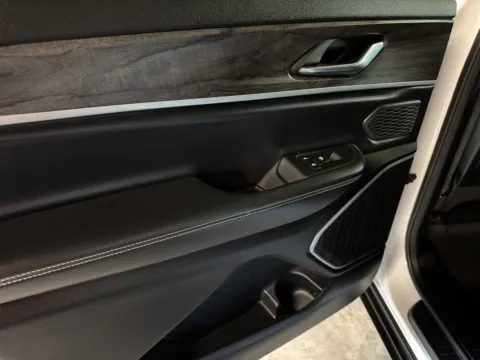 More photos of 2021 JEEP GRAND CHEROKEE L LIMITED at Banks Motors LLC, MO