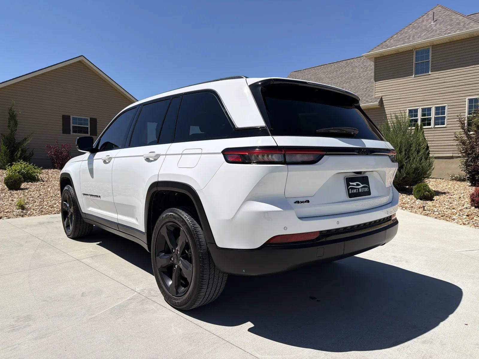 More photos of 2023 JEEP GRAND CHEROKEE LAREDO at Banks Motors LLC, MO