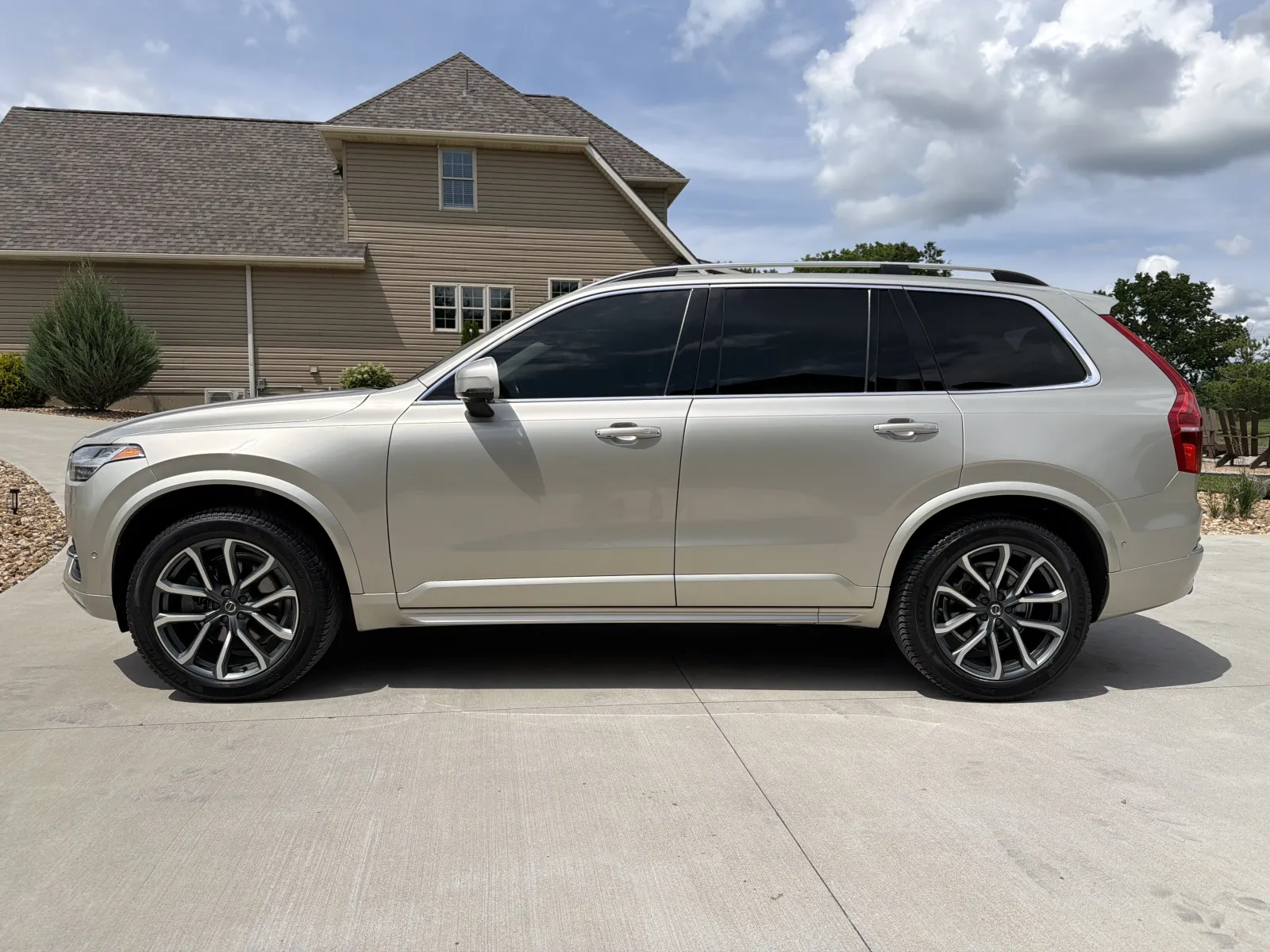 Photos of 2018 VOLVO XC90 T5 for sale in Clinton, MO at Banks Motors LLC