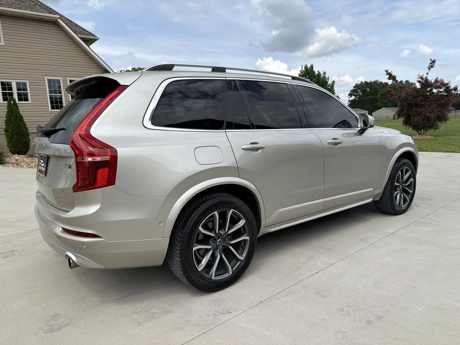 More photos of 2018 VOLVO XC90 T5 at Banks Motors LLC, MO
