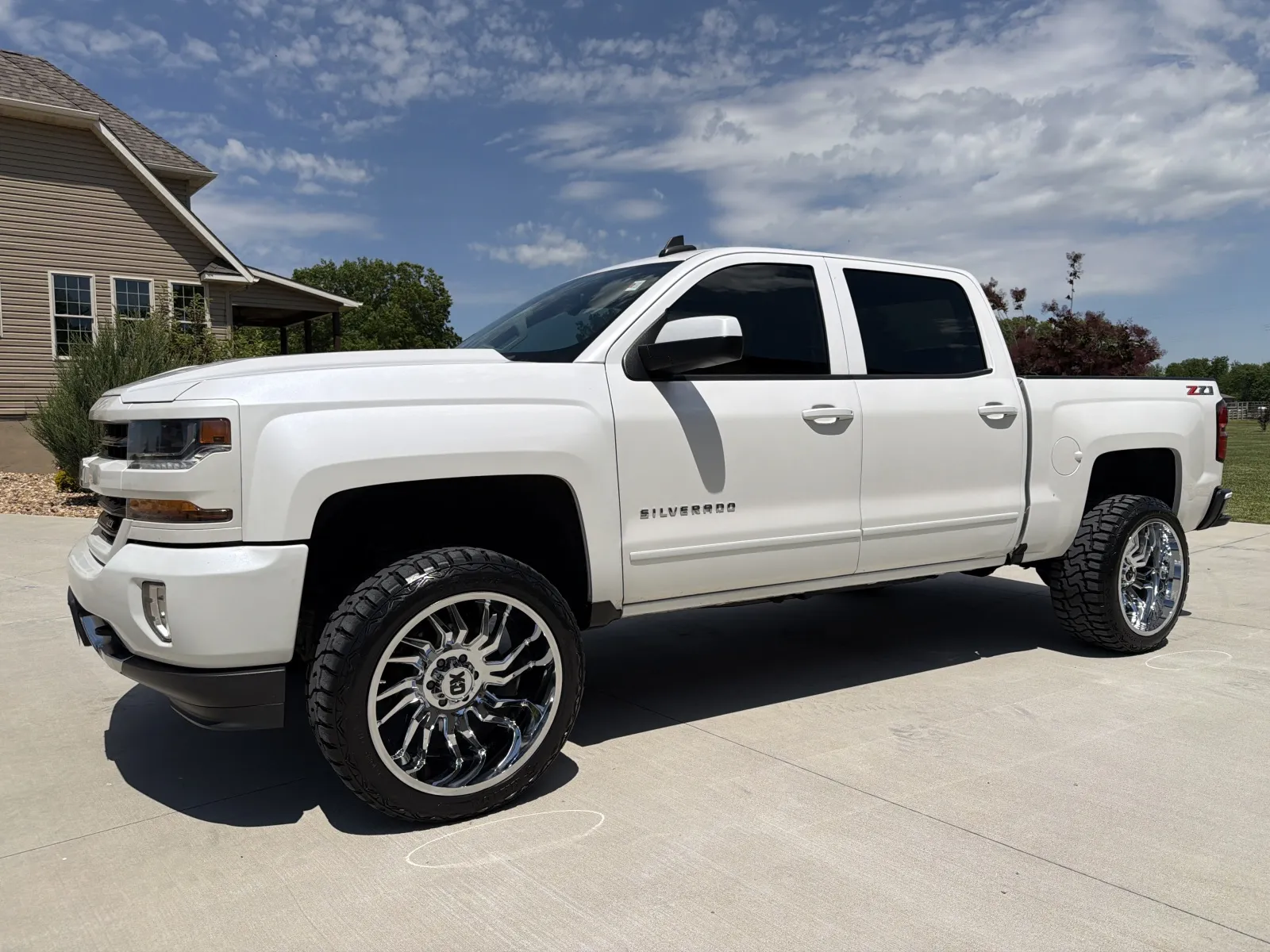Photos of 2018 CHEVROLET SILVERADO 1500 LT for sale in Clinton, MO at Banks Motors LLC
