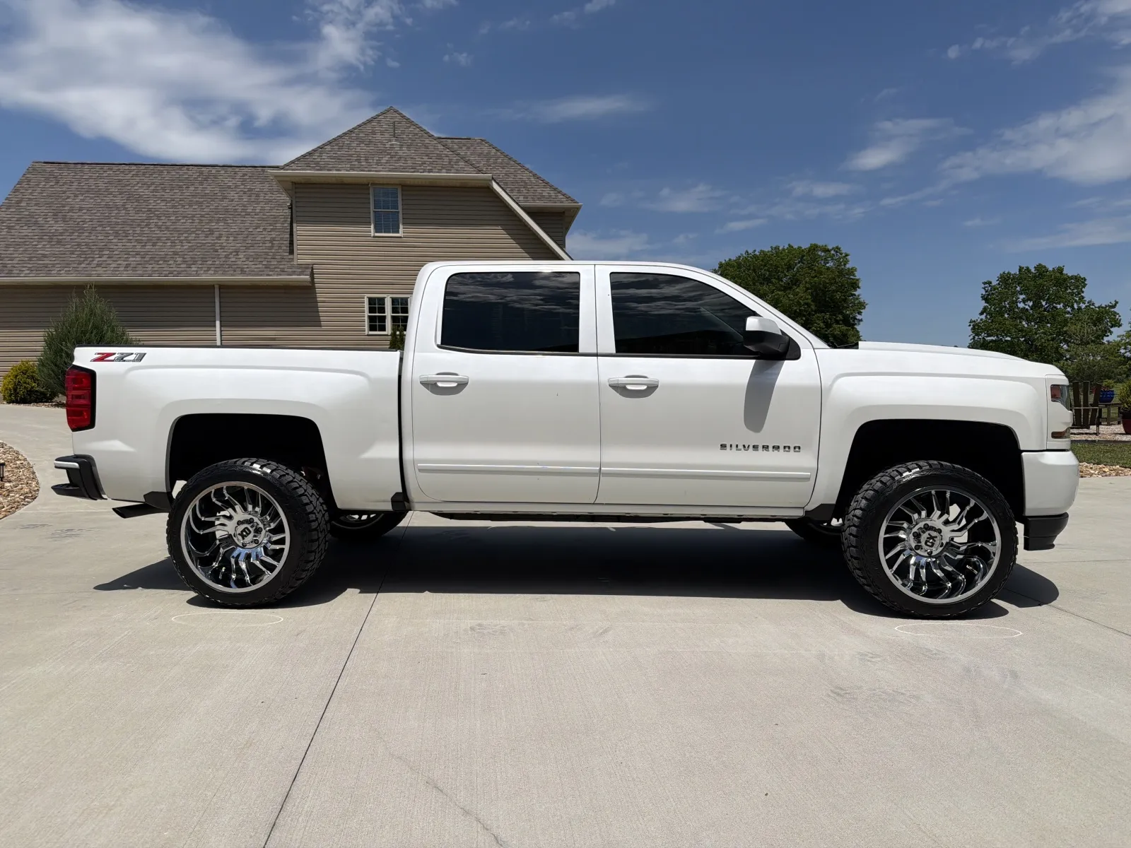 More photos of 2018 CHEVROLET SILVERADO 1500 LT at Banks Motors LLC, MO