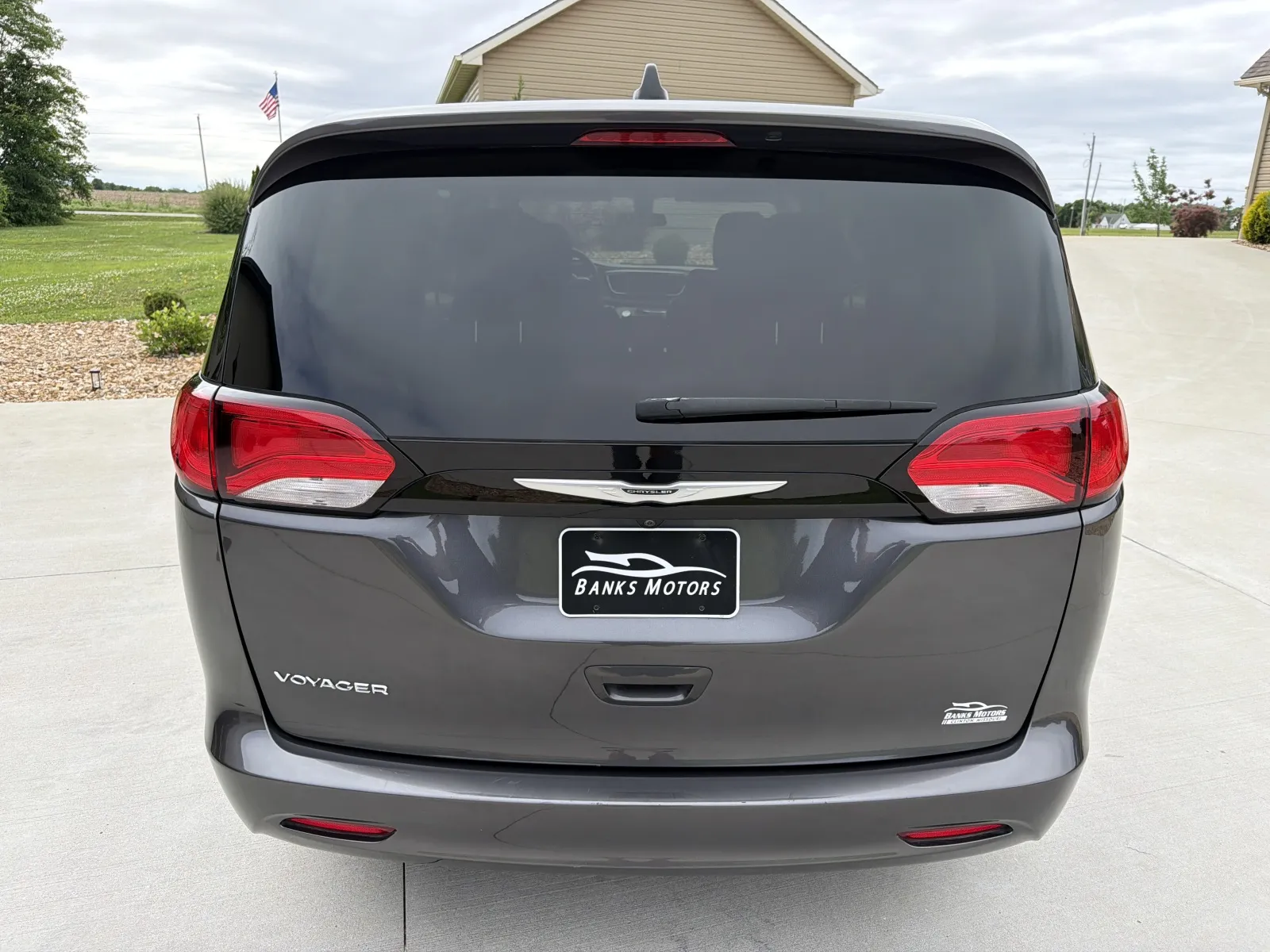 More photos of 2022 CHRYSLER VOYAGER LX at Banks Motors LLC, MO