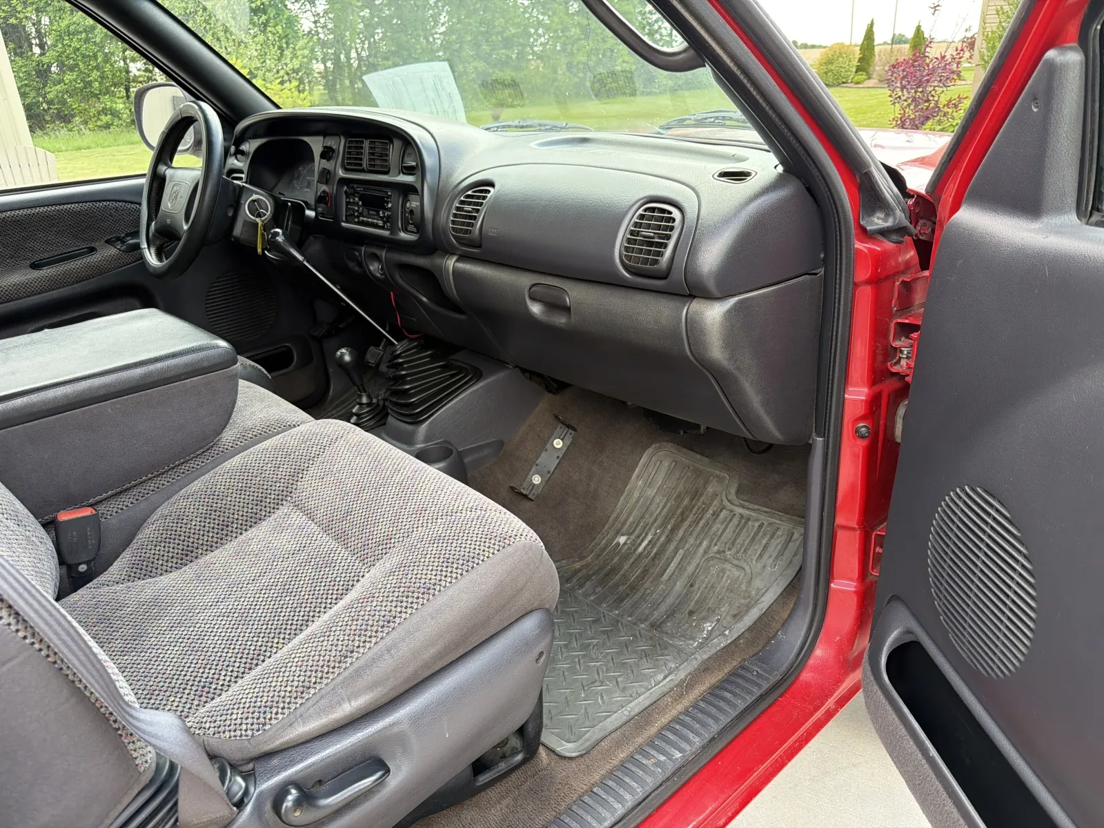 More photos of 1998 DODGE RAM 2500 at Banks Motors LLC, MO