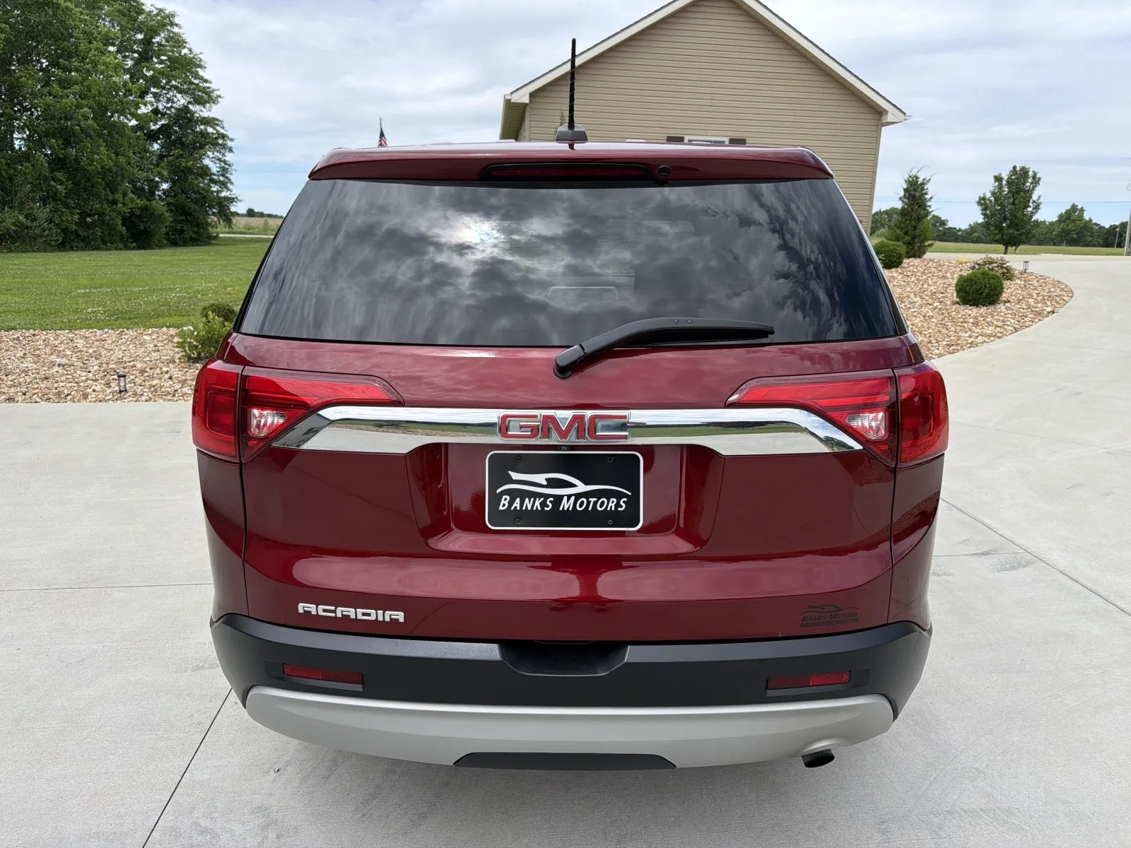 More photos of 2018 GMC ACADIA SLE at Banks Motors LLC, MO
