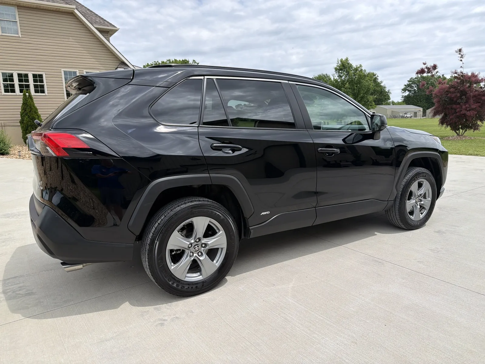 More photos of 2025 TOYOTA RAV4 LE at Banks Motors LLC, MO