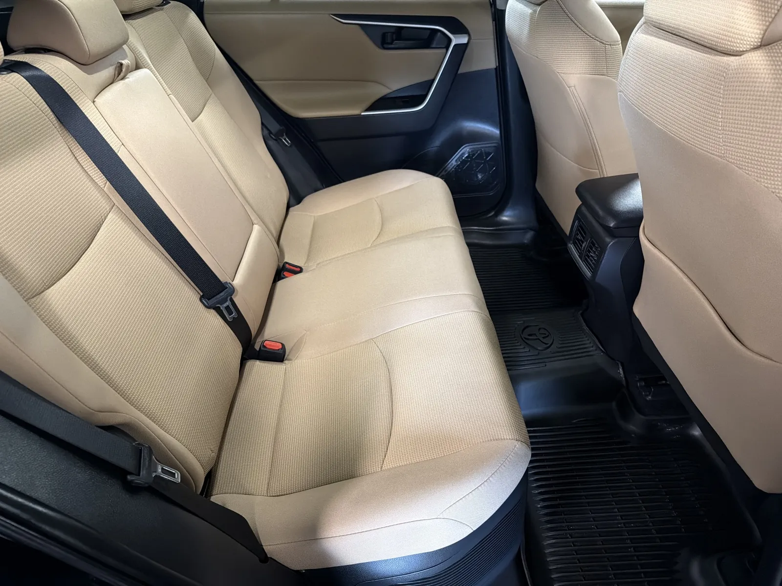 Toyota RAV4 photo 18