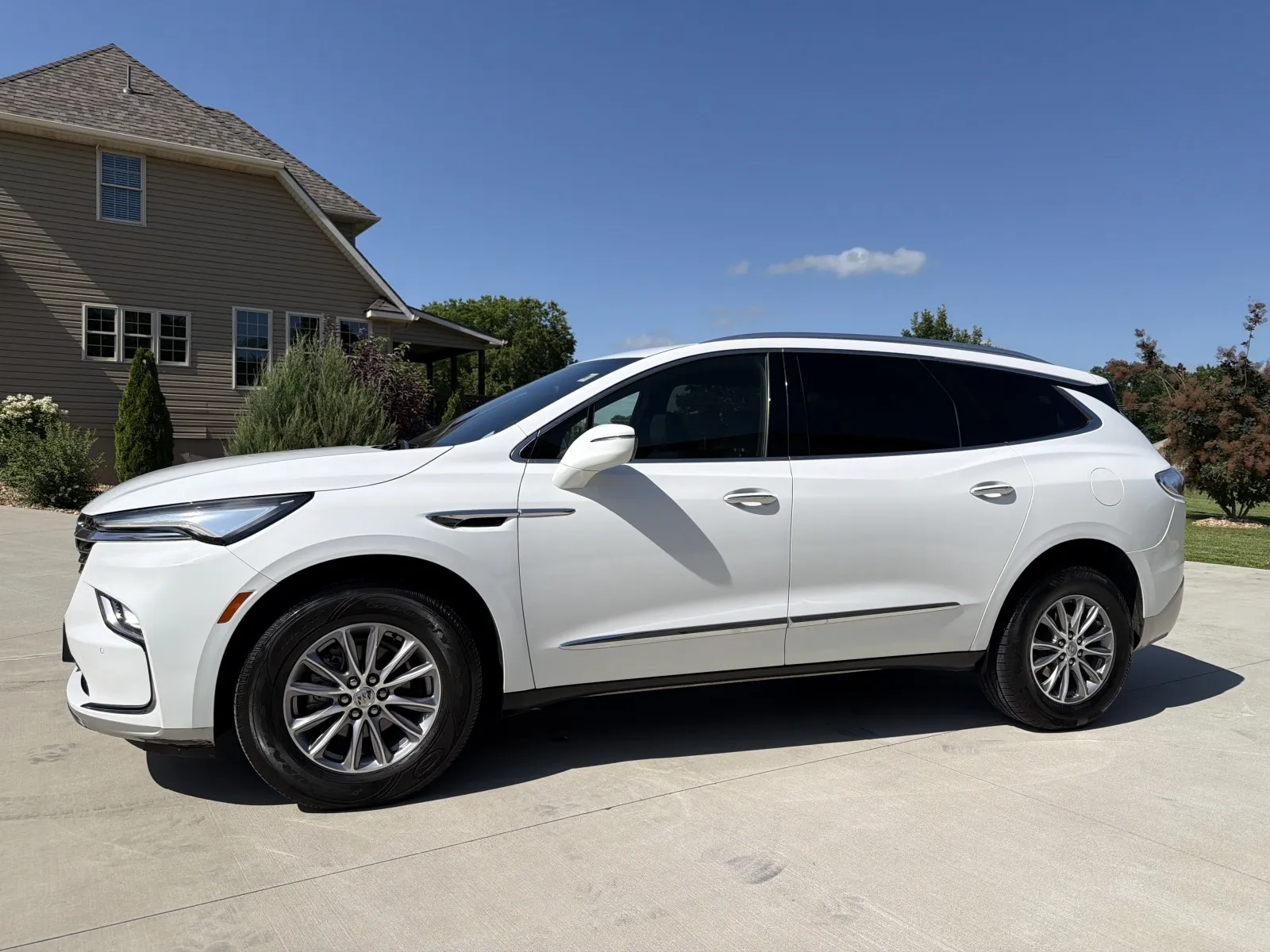 White 2023 Buick Enclave Essence Sport Utility 4D for sale in Clinton, MO