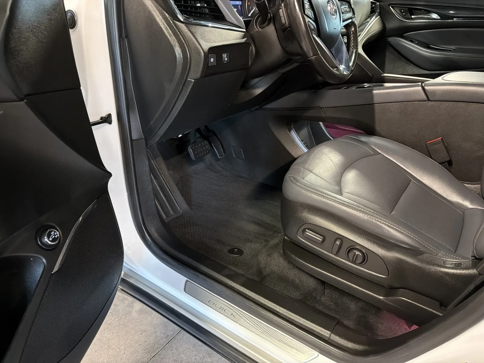 2023 Buick Enclave Essence - Photo 13