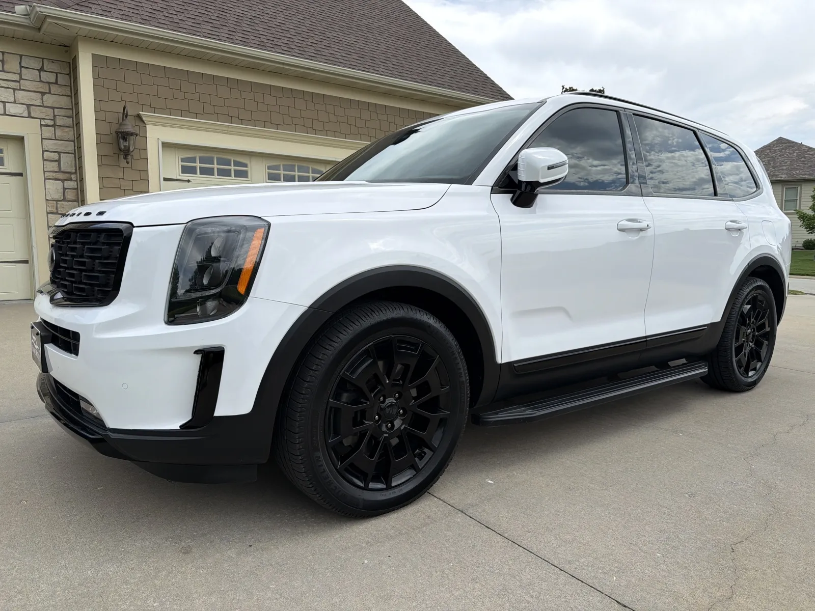 Photos of 2021 KIA TELLURIDE SX for sale in Clinton, MO at Banks Motors LLC