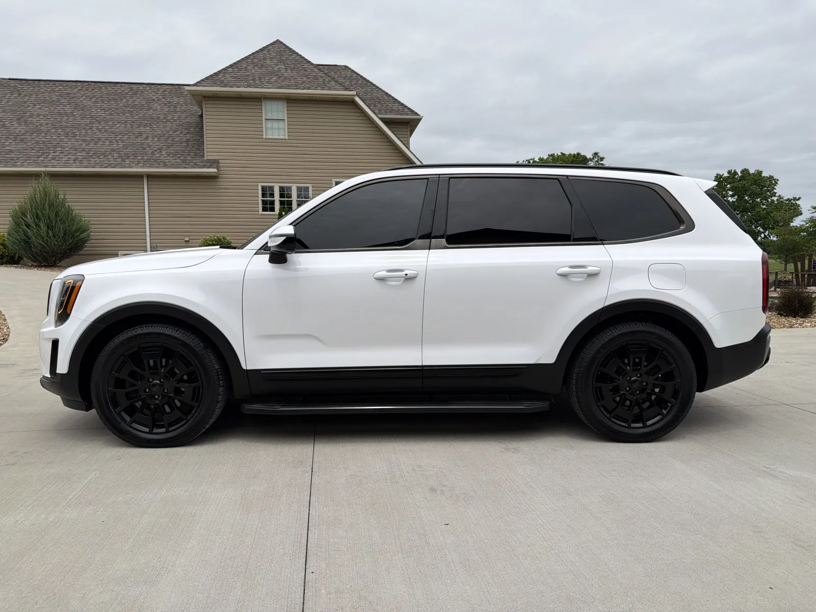 Photos of 2021 KIA TELLURIDE SX for sale in Clinton, MO at Banks Motors LLC