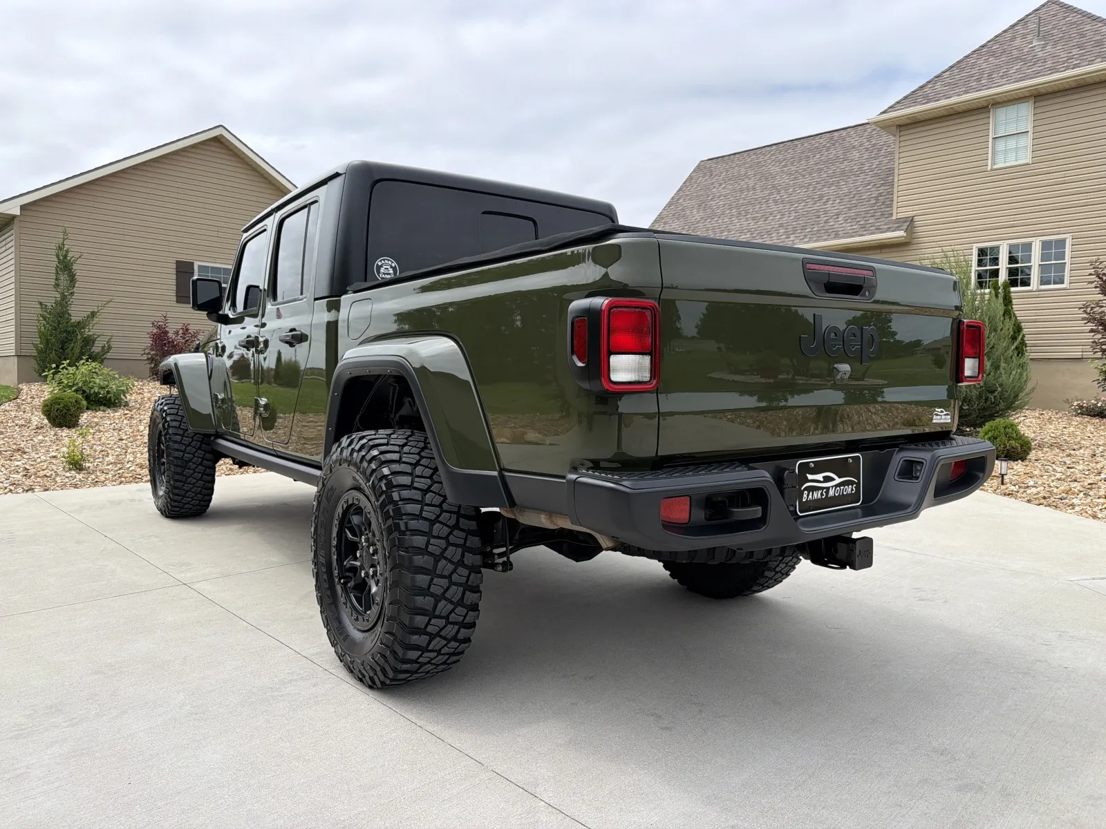 Photos of 2022 JEEP GLADIATOR SPORT for sale in Clinton, MO at Banks Motors LLC