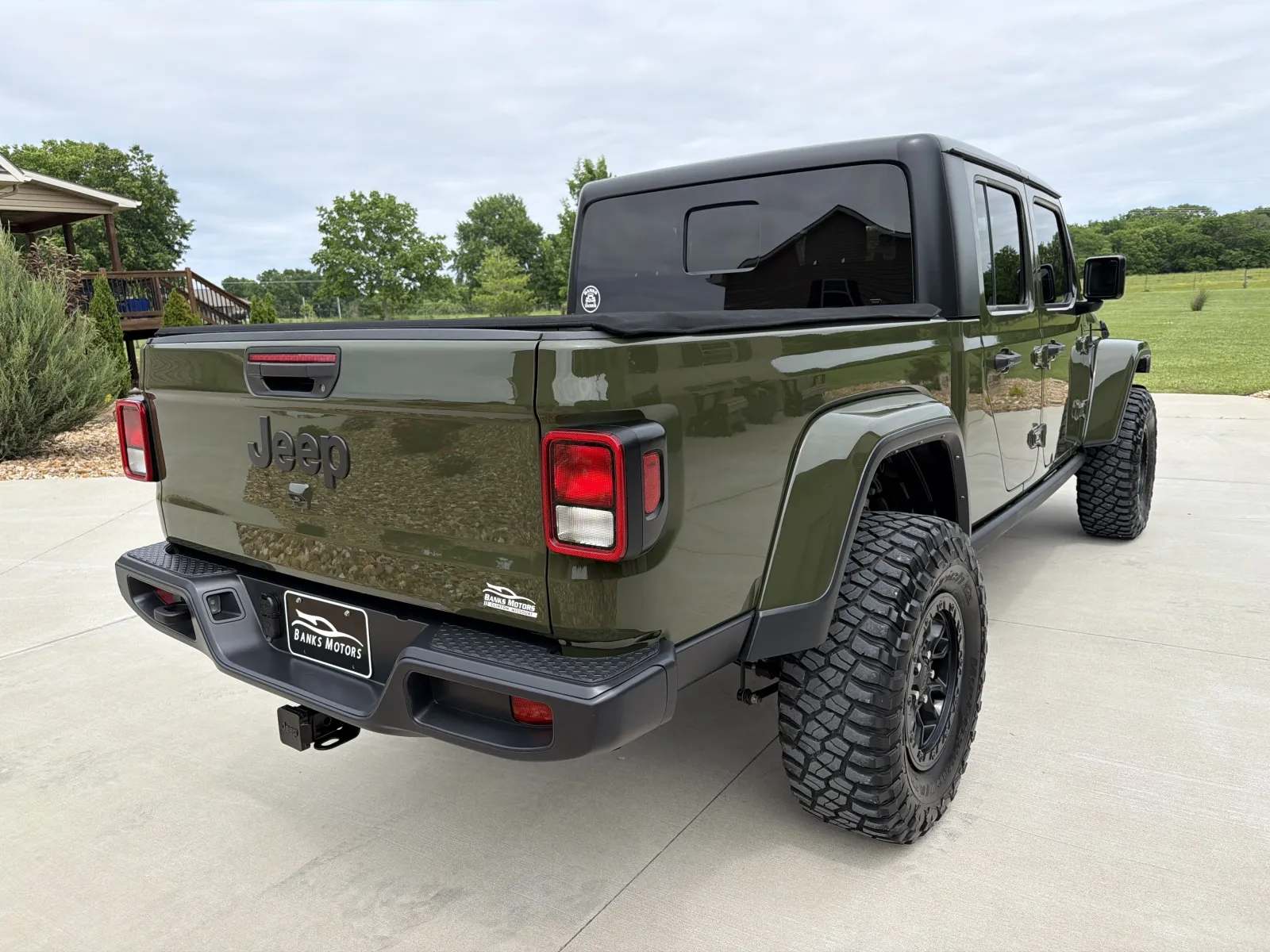 More photos of 2022 JEEP GLADIATOR SPORT at Banks Motors LLC, MO