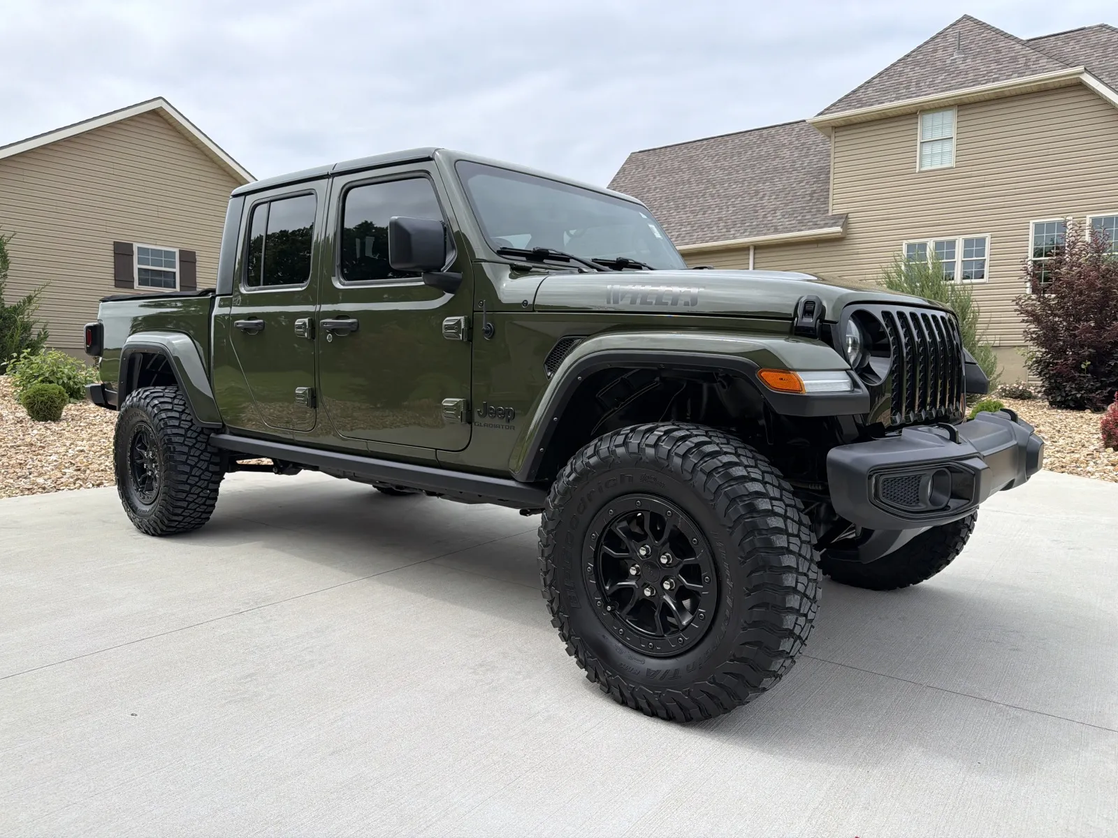 More photos of 2022 JEEP GLADIATOR SPORT at Banks Motors LLC, MO