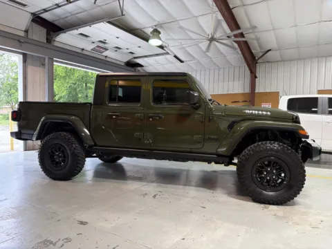 More photos of 2022 JEEP GLADIATOR SPORT at Banks Motors LLC, MO