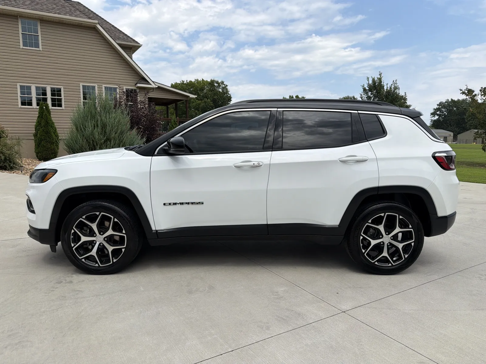 Photos of 2024 Jeep Compass Limited Sport Utility 4D for sale in Clinton, MO at Banks Motors LLC