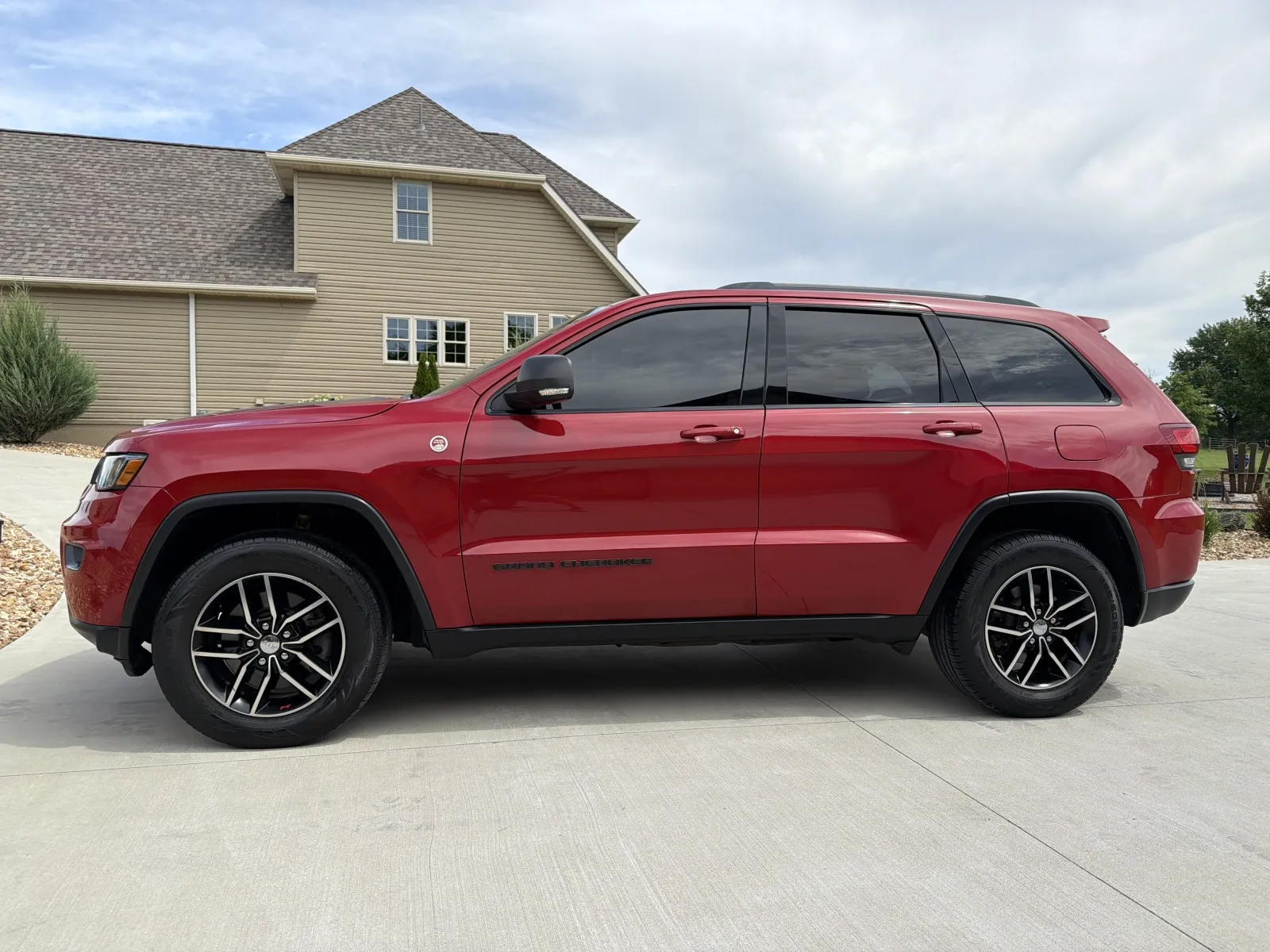 Photos of 2018 JEEP GRAND CHEROKEE TRAILHAWK for sale in Clinton, MO at Banks Motors LLC