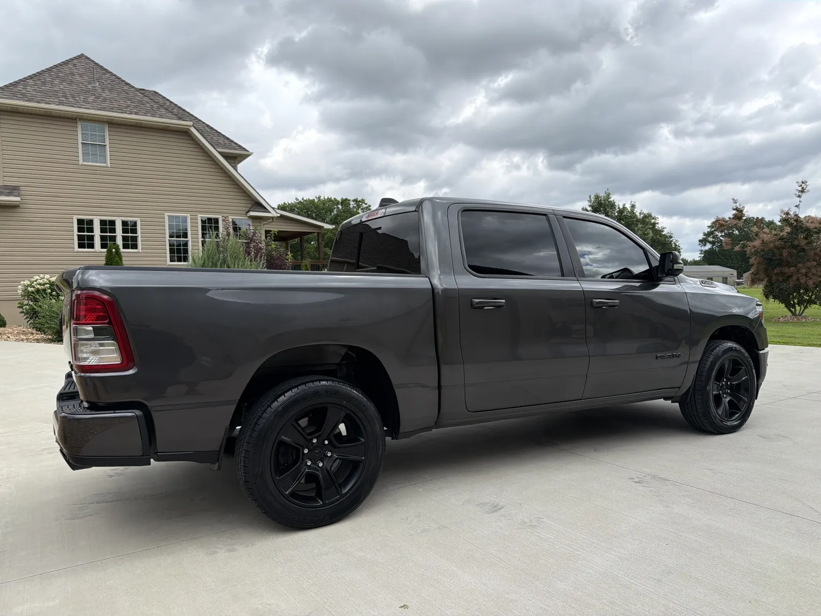More photos of 2020 Ram 1500 Crew Cab Big Horn Pickup 4D 5 1/2 ft at Banks Motors LLC, MO