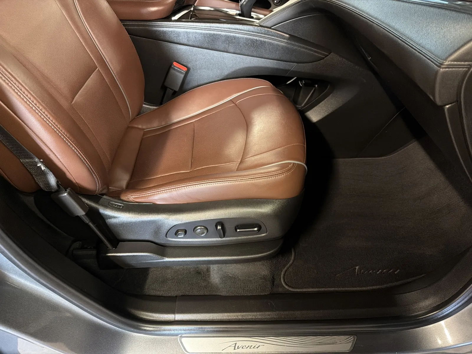 Buick Enclave photo 17