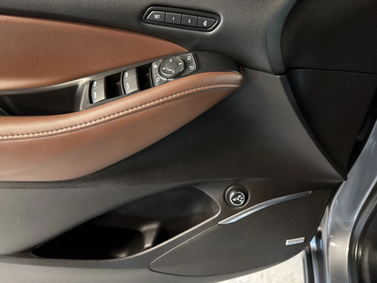 Buick Enclave photo 29