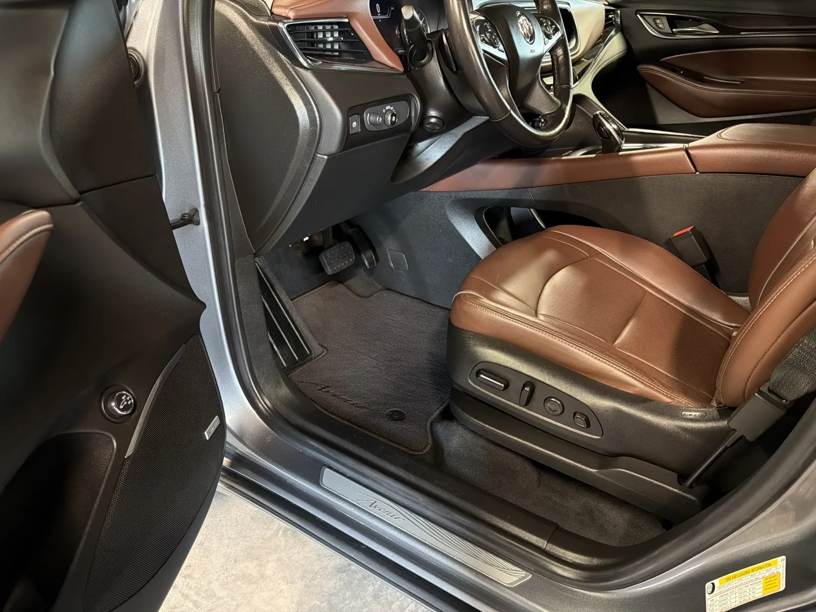 Buick Enclave photo 30