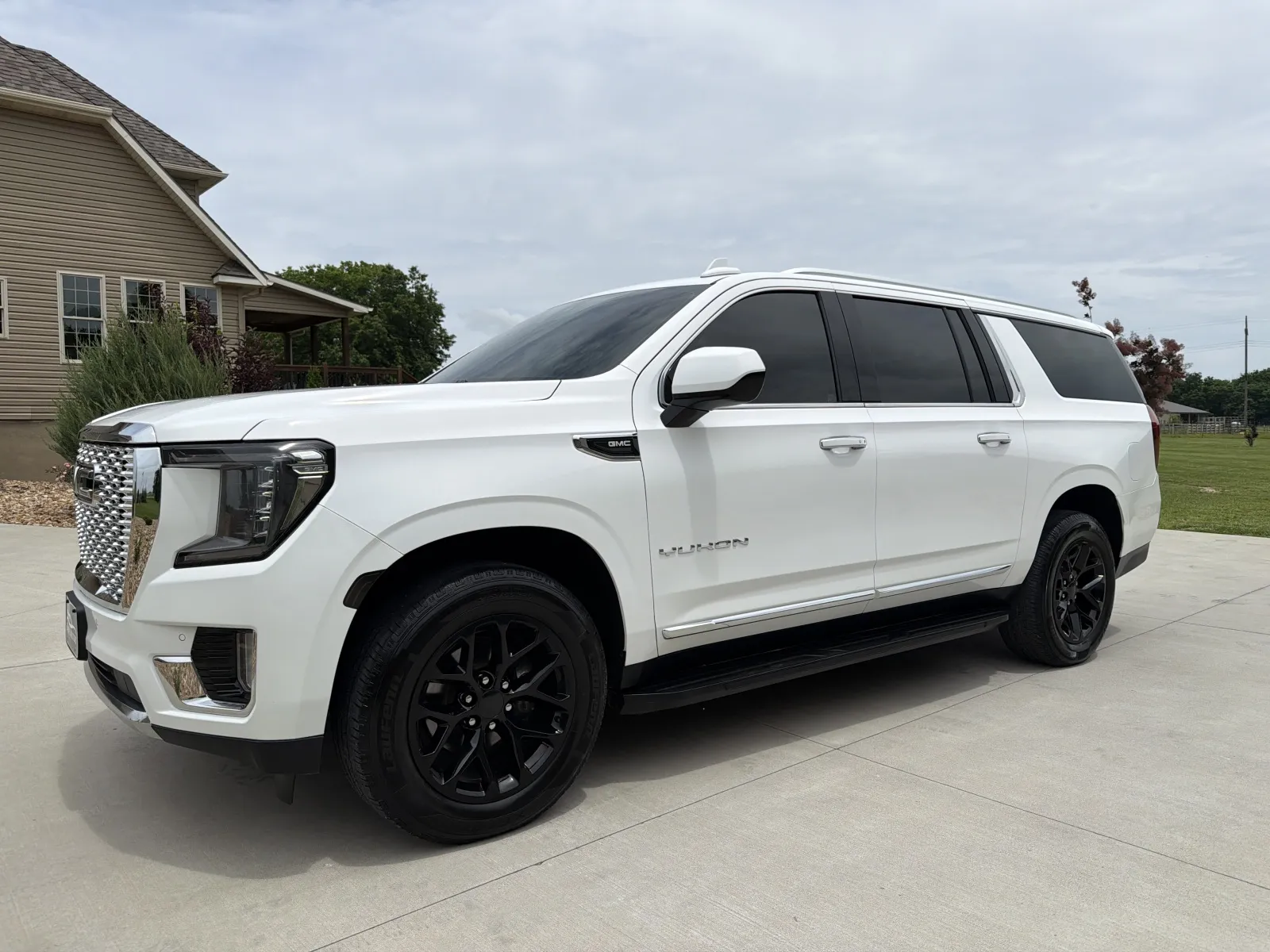 2021 GMC Yukon 4WD SLT's photo