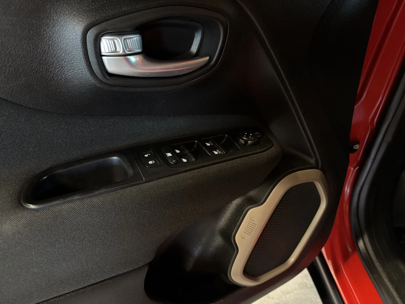Jeep Renegade photo 26