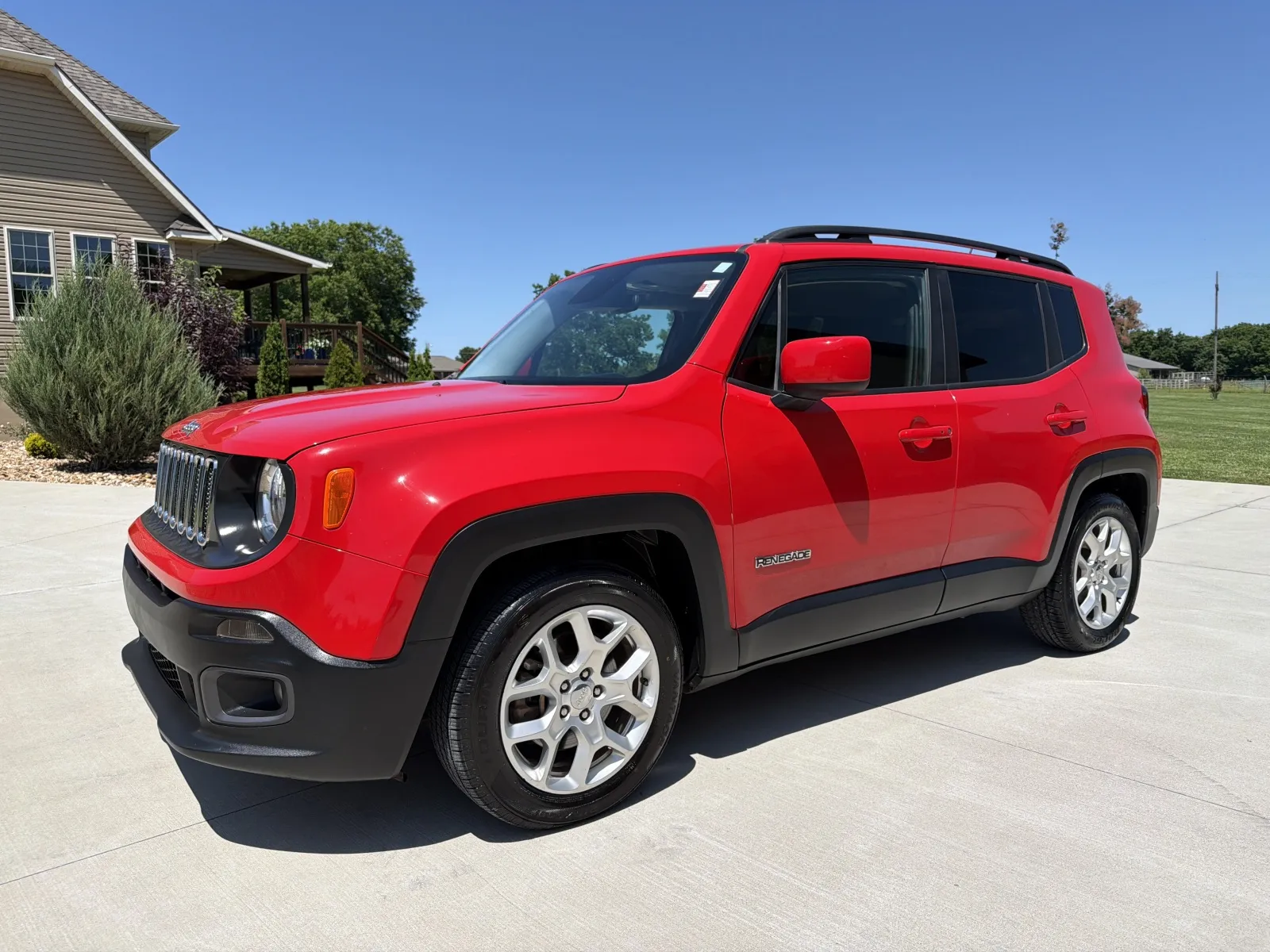 Red 2017 Jeep Renegade Latitude Sport Utility 4D for sale in Clinton, MO