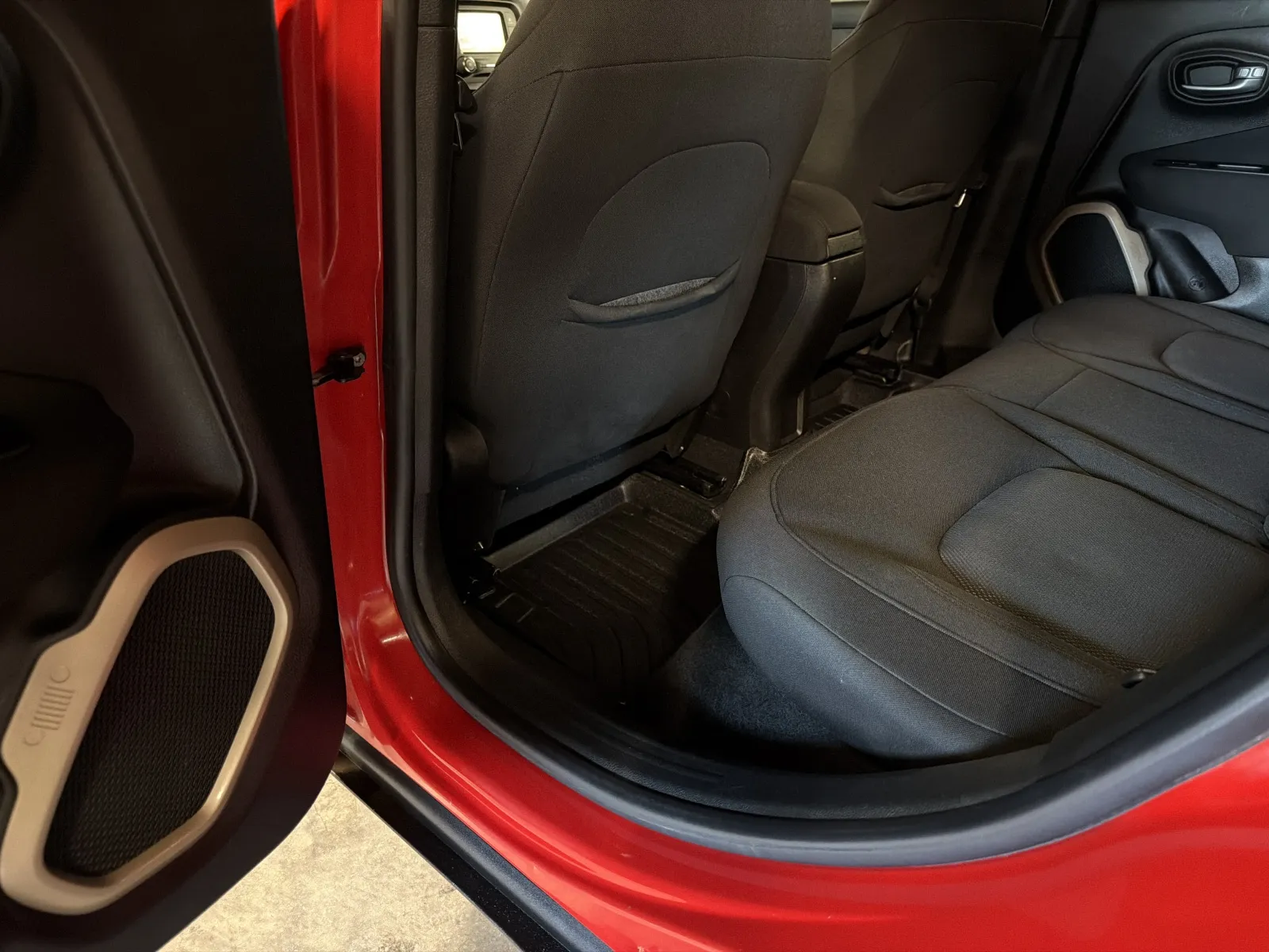 Jeep Renegade photo 33