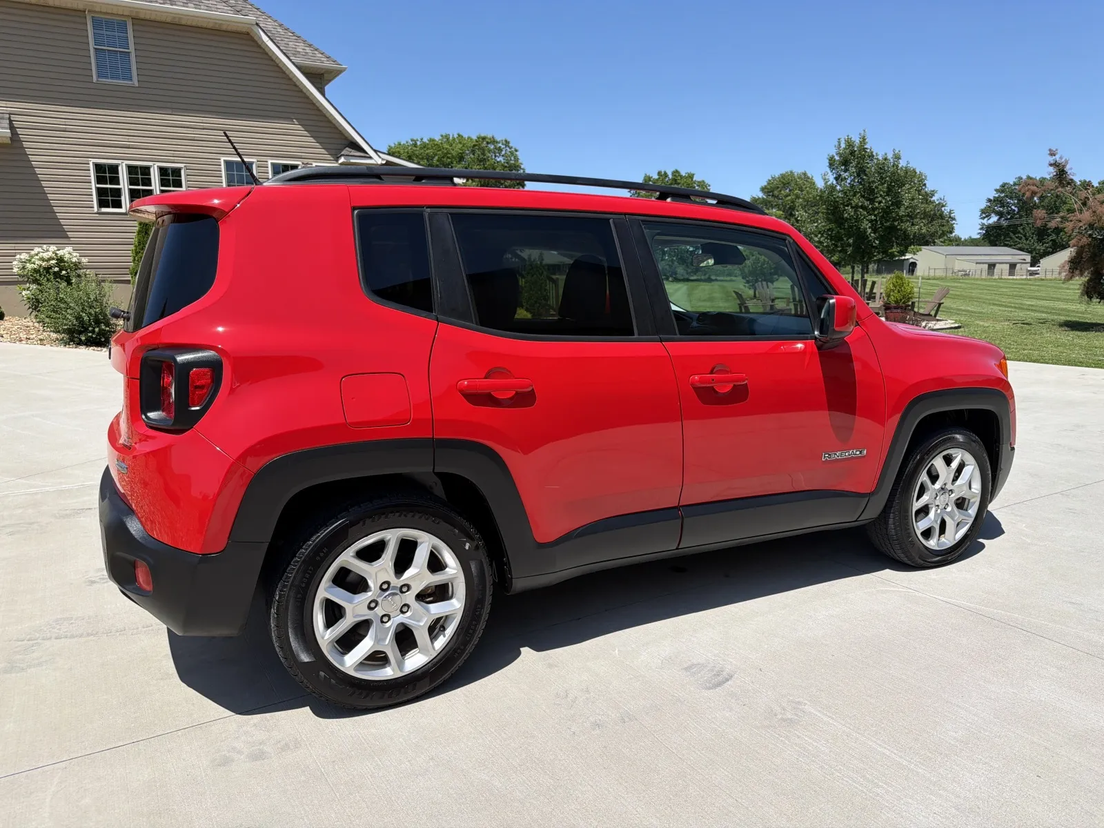 More photos of 2017 Jeep Renegade Latitude Sport Utility 4D at Banks Motors LLC, MO