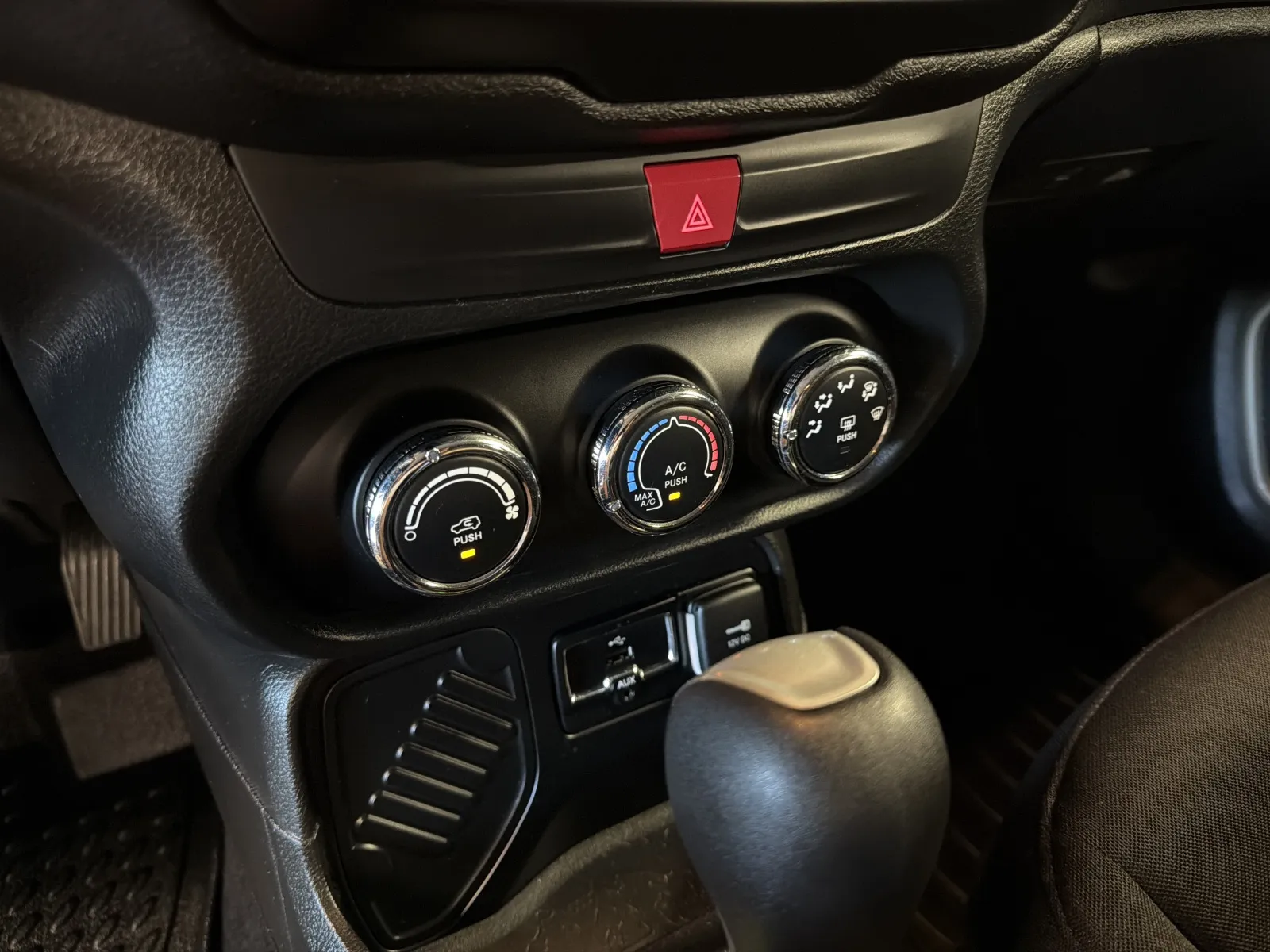 Jeep Renegade photo 40