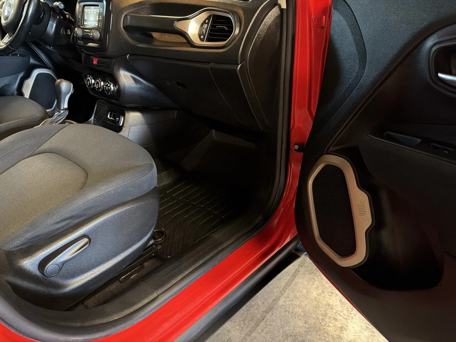 Jeep Renegade photo 29
