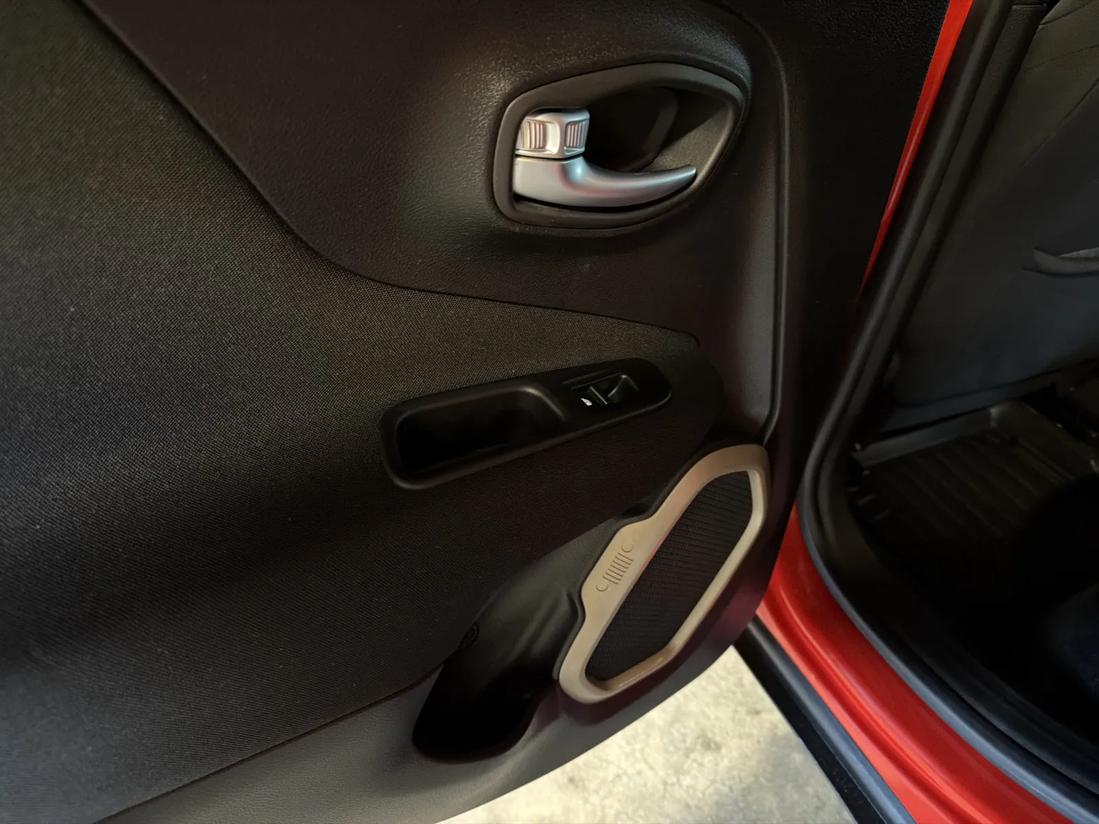 Jeep Renegade photo 34