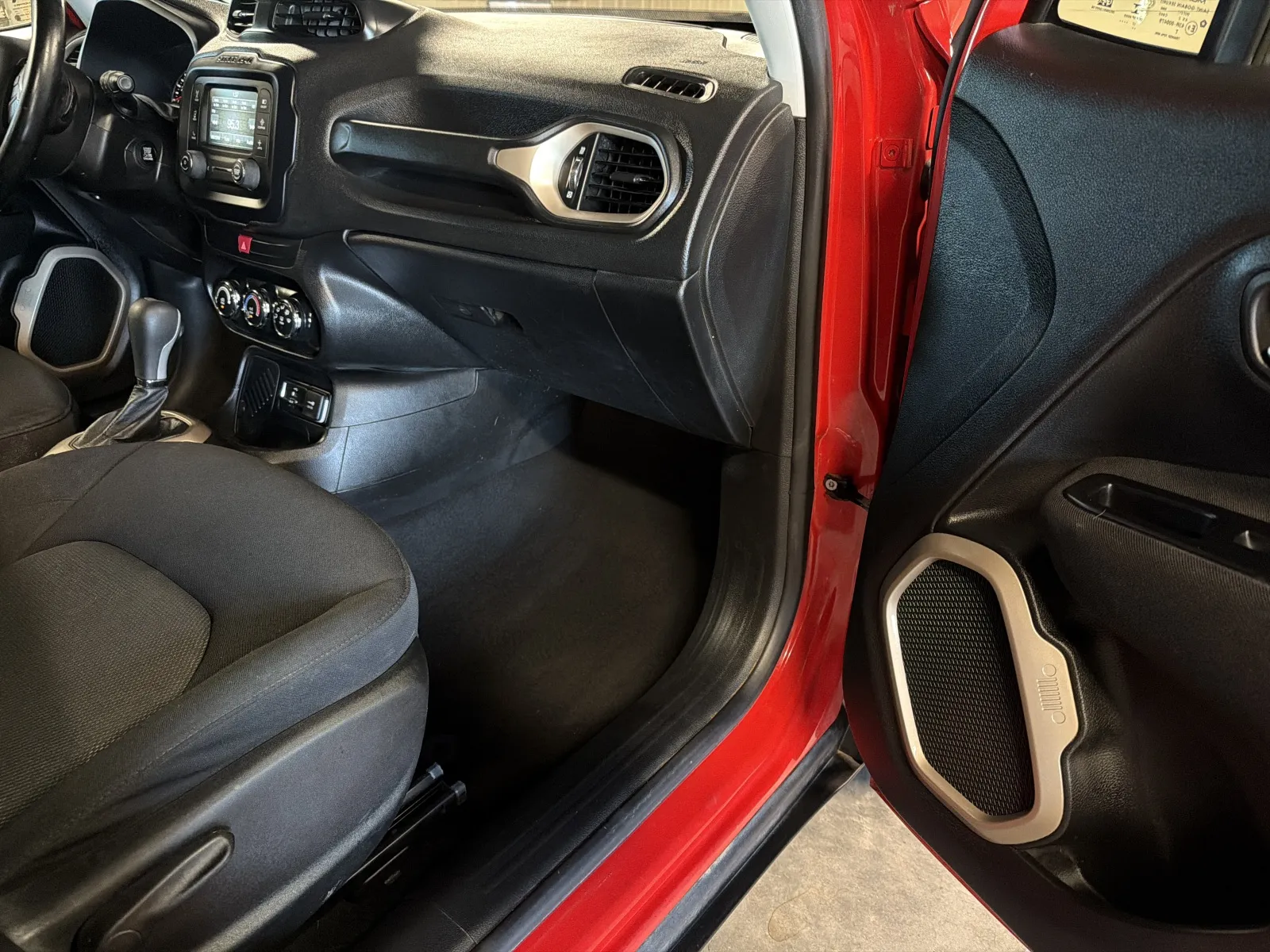 Jeep Renegade photo 14