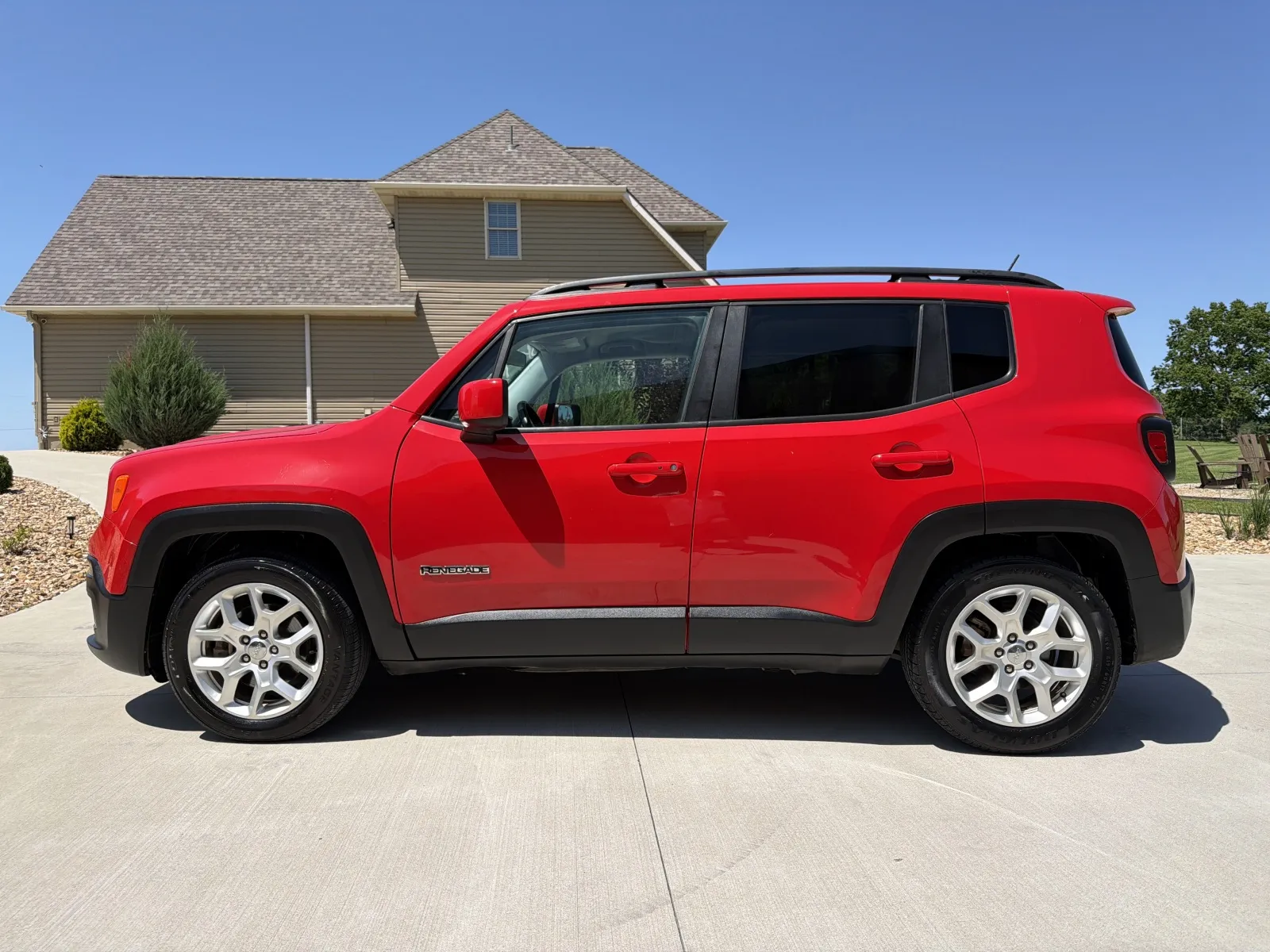 Photos of 2017 Jeep Renegade Latitude Sport Utility 4D for sale in Clinton, MO at Banks Motors LLC